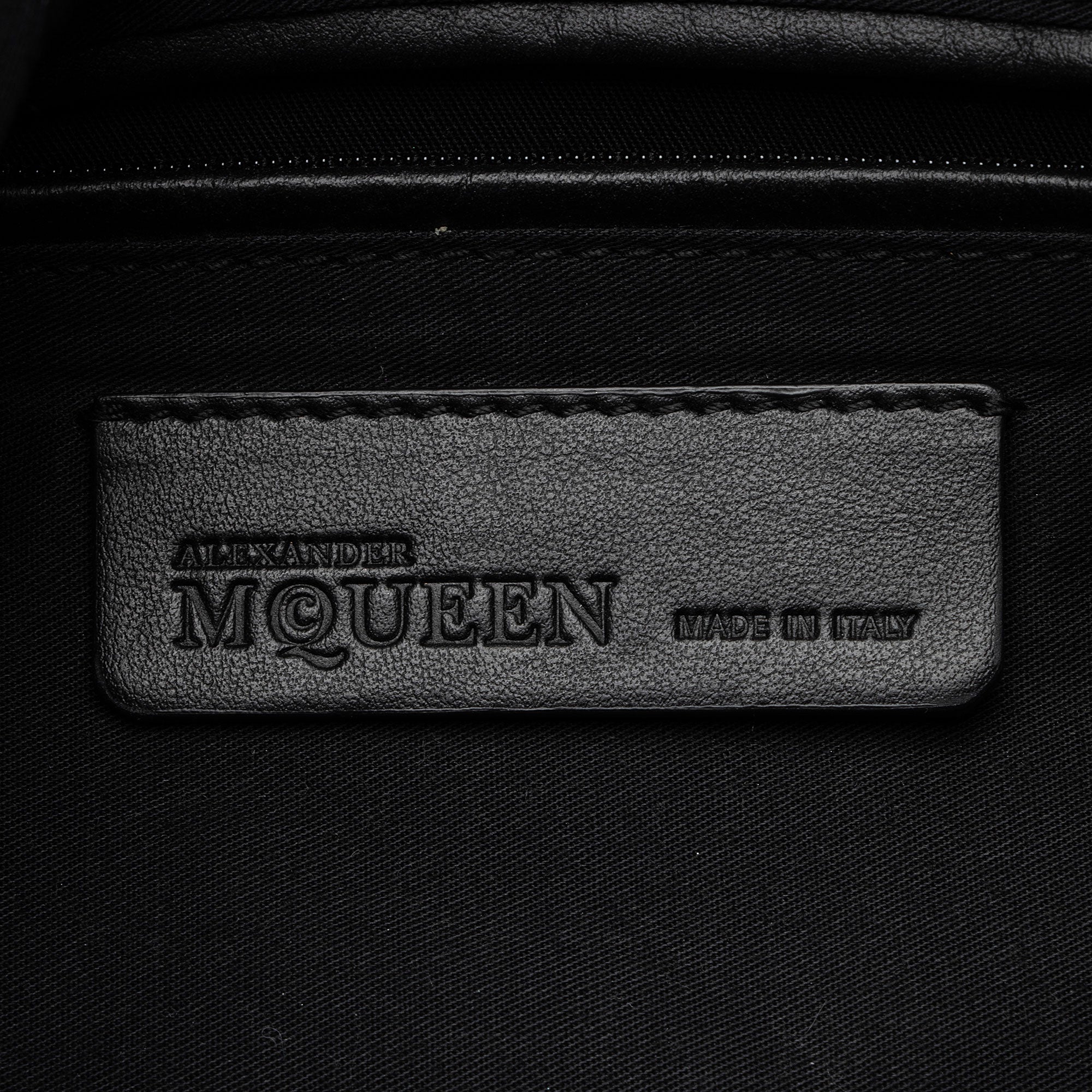 Alexander McQueen Calfskin Embellished De Manta Clutch (SHF-5HOO7H)