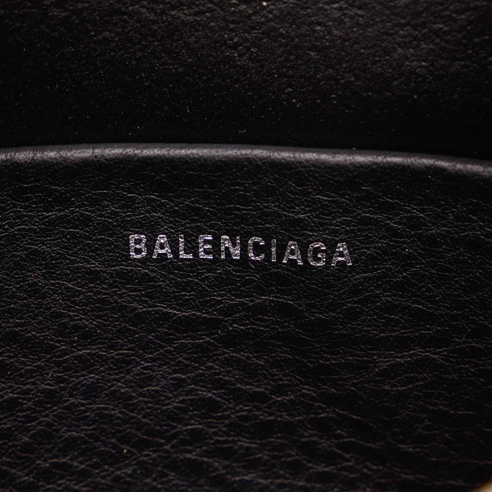 Balenciaga Everyday XS Camera Bag (SHG-VRSEp9)