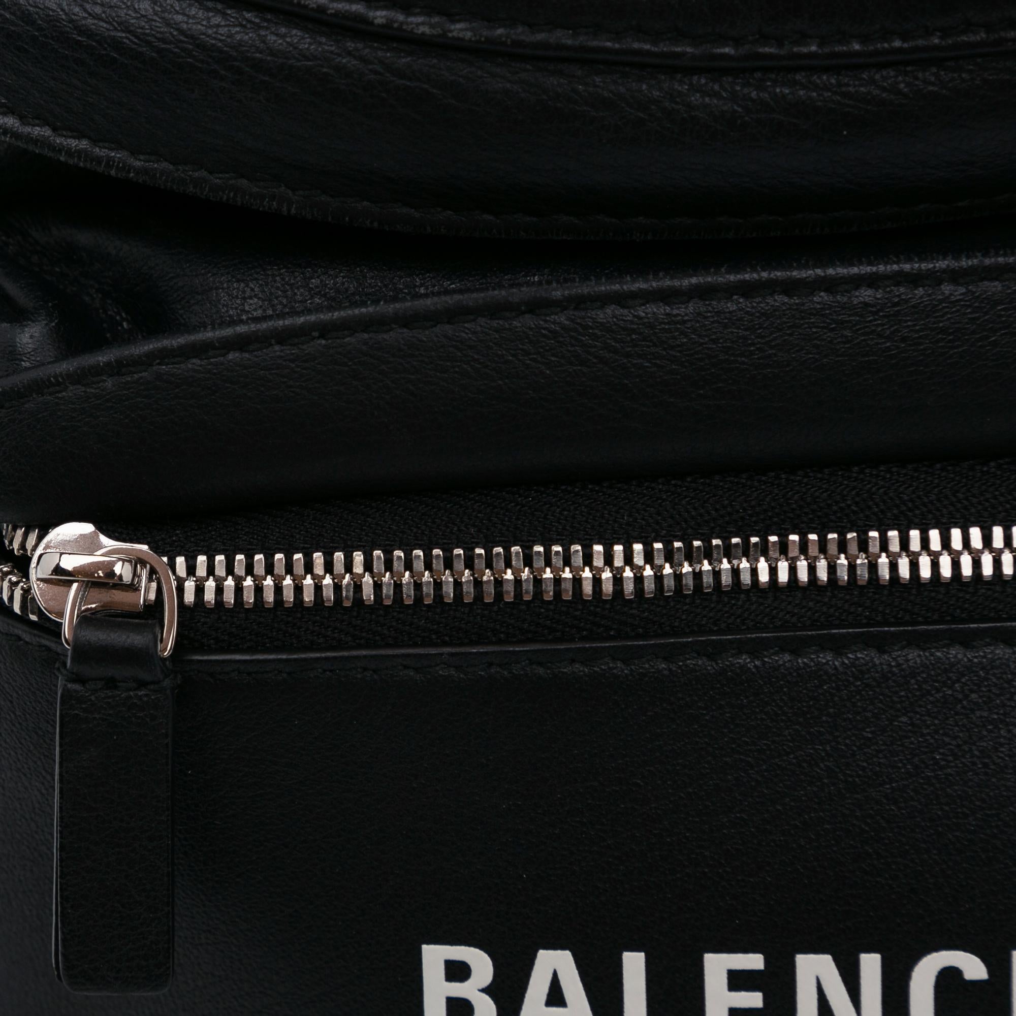 Balenciaga Leather Everyday Belt Bag (SHG-efgZ0M)