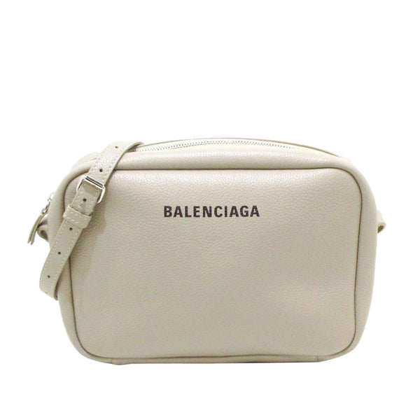 Balenciaga Medium Everyday Camera Bag (SHG-4Bwd7A)