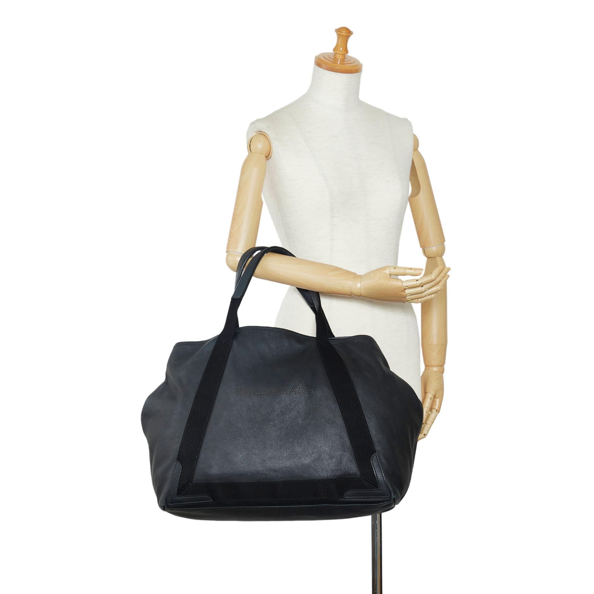 Balenciaga Navy Cabas M Tote Bag (SHG-GfX0gC)