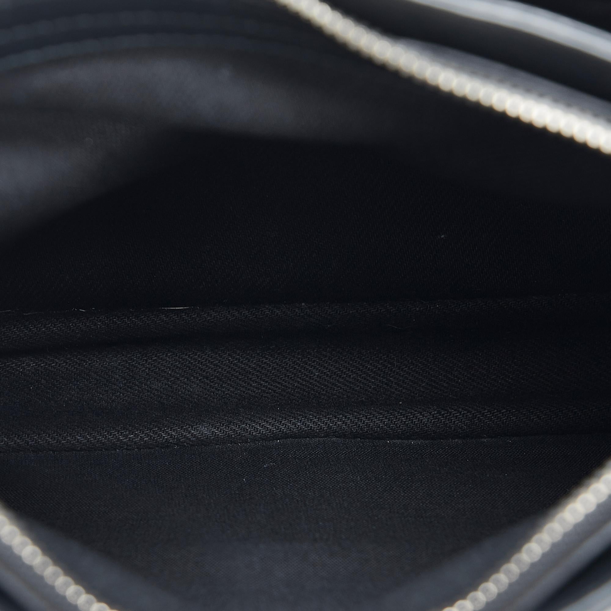 Balenciaga Navy Pochette M Crossbody (SHG-xmmUMh)