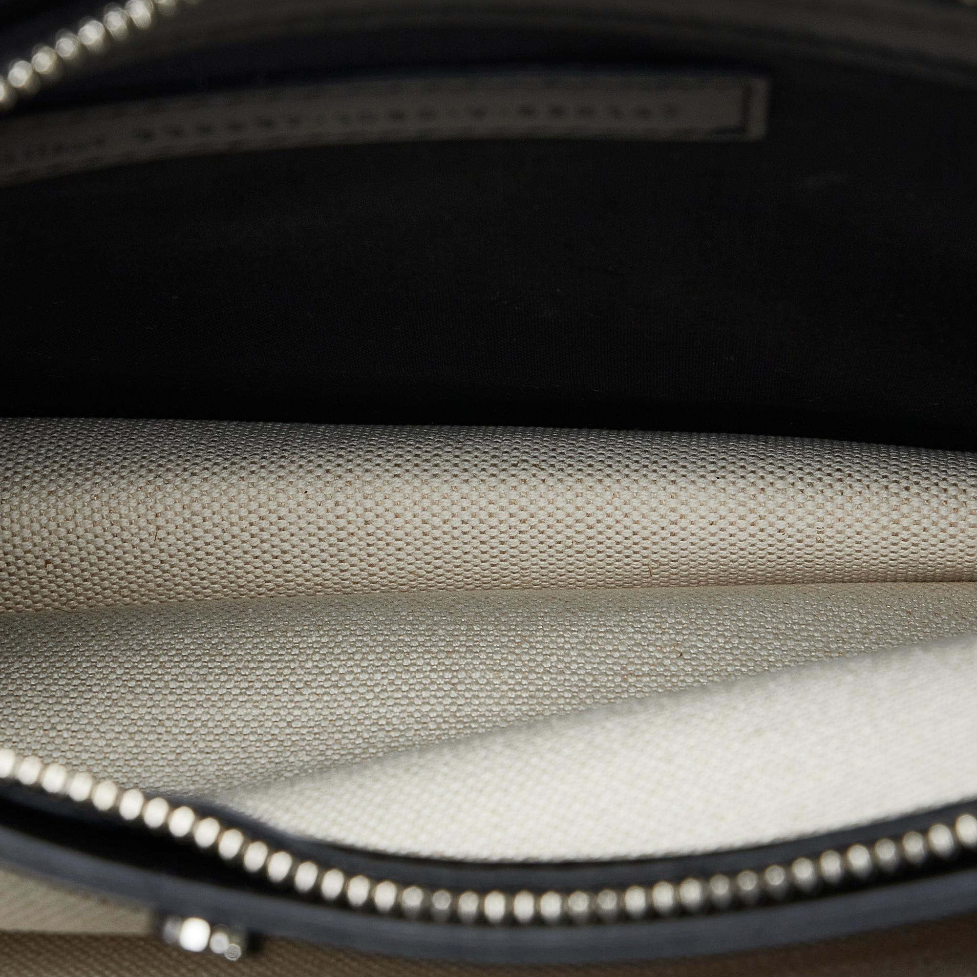 Balenciaga Navy Pochette M Crossbody (SHG-vvllwg)