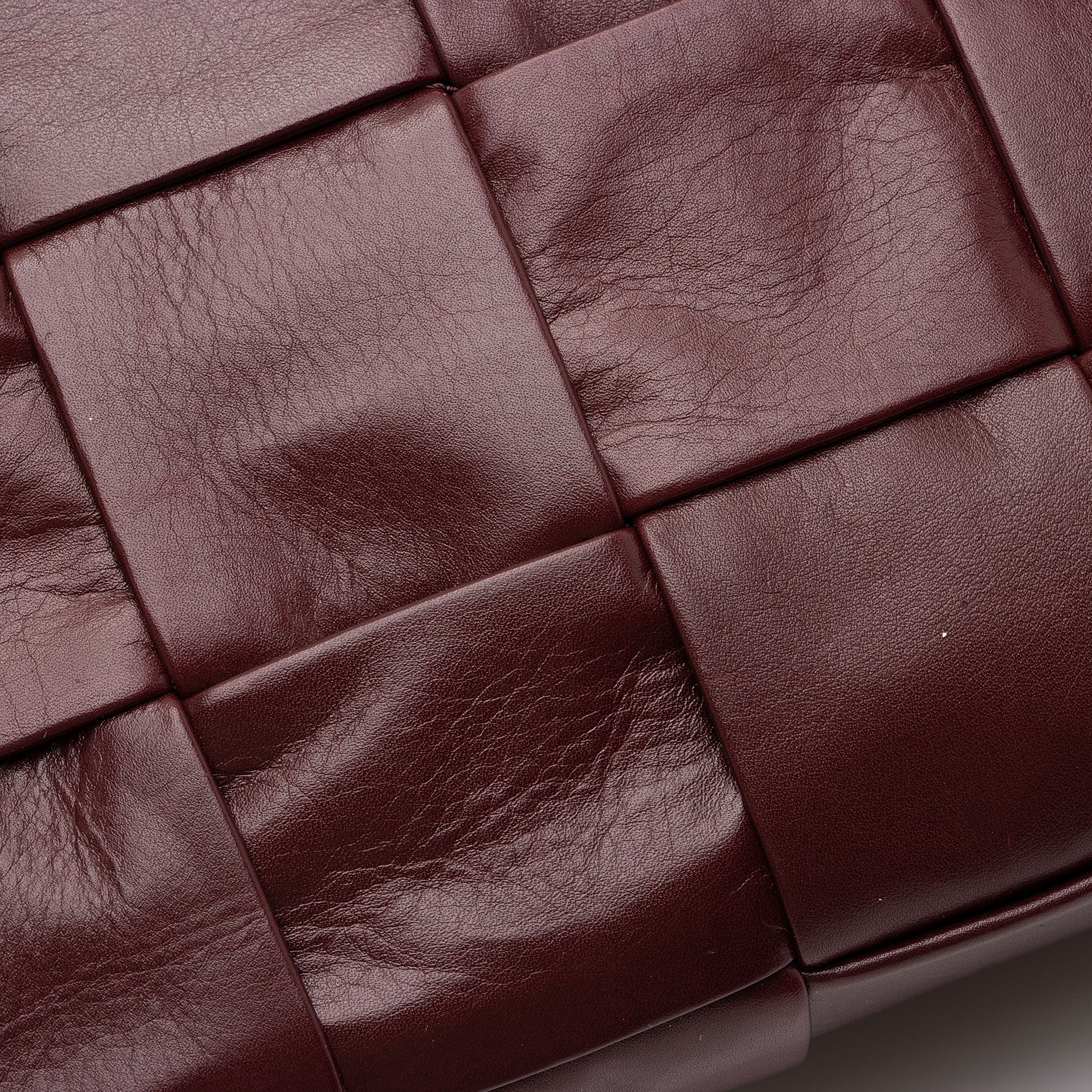 Bottega Veneta Distressed Calfskin Cassette Small Crossbody Bag (SHF-K6GzFo)