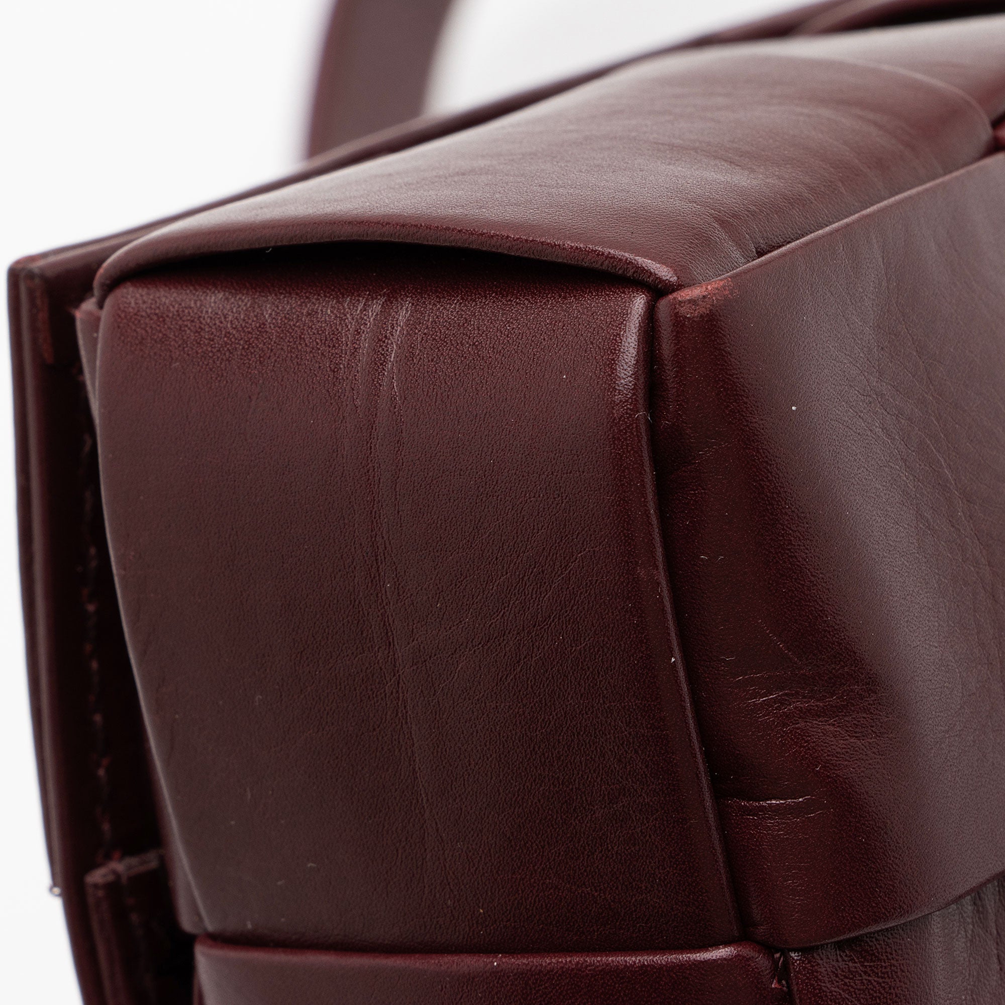 Bottega Veneta Distressed Calfskin Cassette Small Crossbody Bag (SHF-K6GzFo)