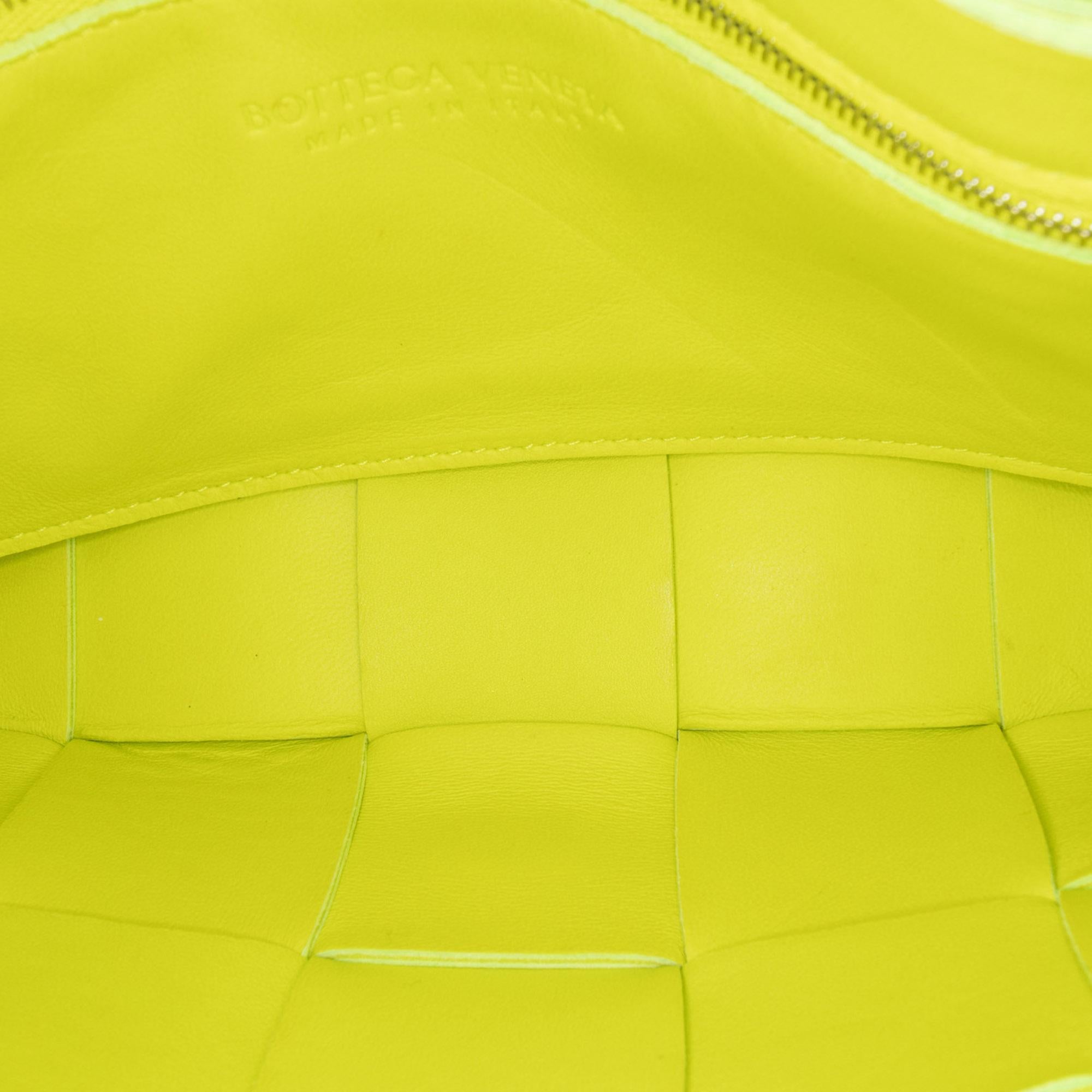 Bottega Veneta Intrecciato Cassette Crossbody (SHG-j1e6qW)