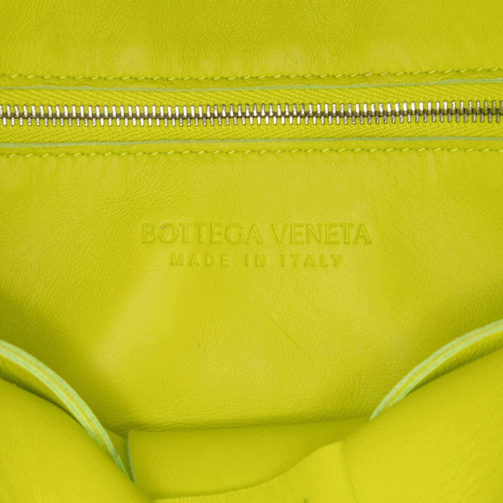 Bottega Veneta Intrecciato Cassette Crossbody (SHG-j1e6qW)