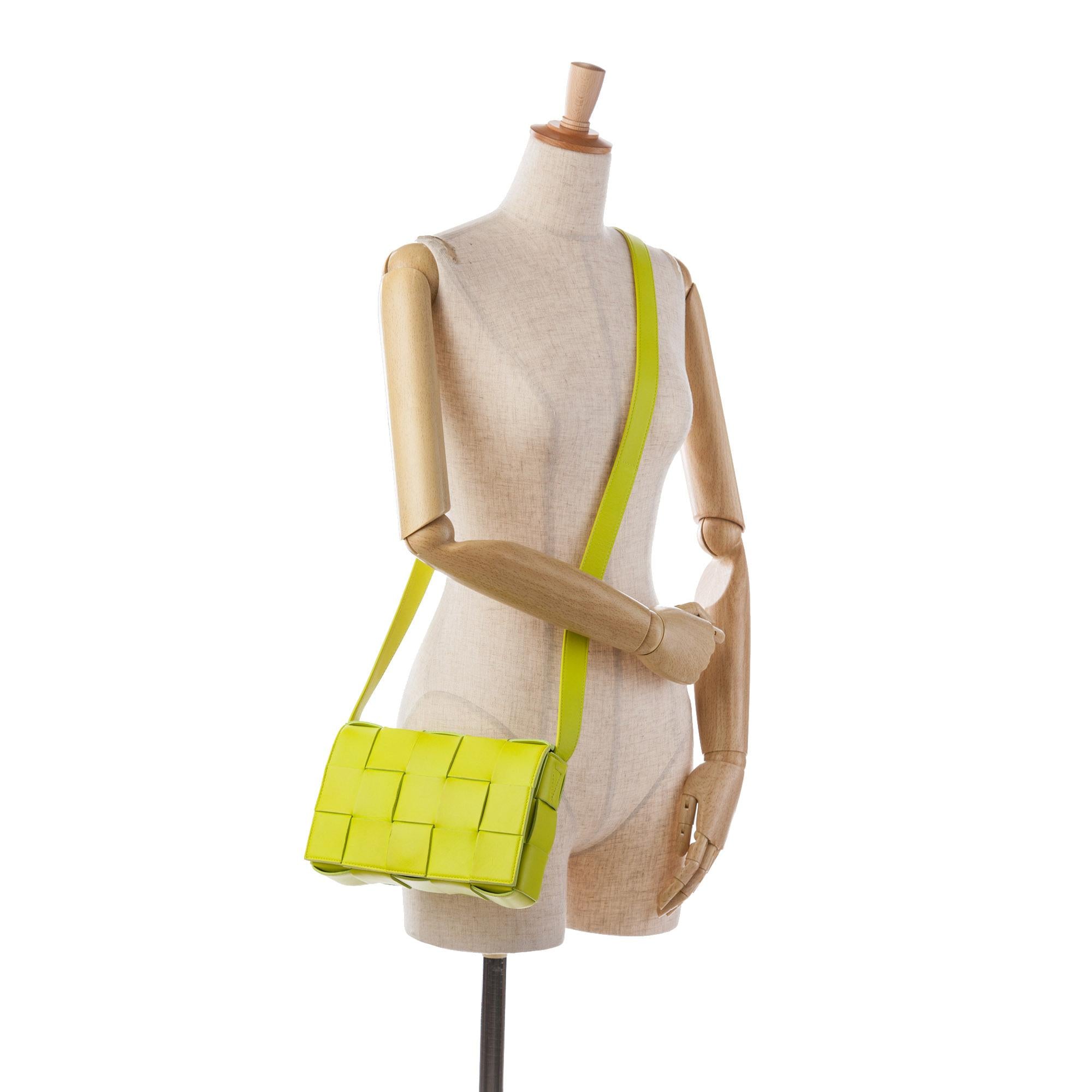 Bottega Veneta Intrecciato Cassette Crossbody (SHG-j1e6qW)