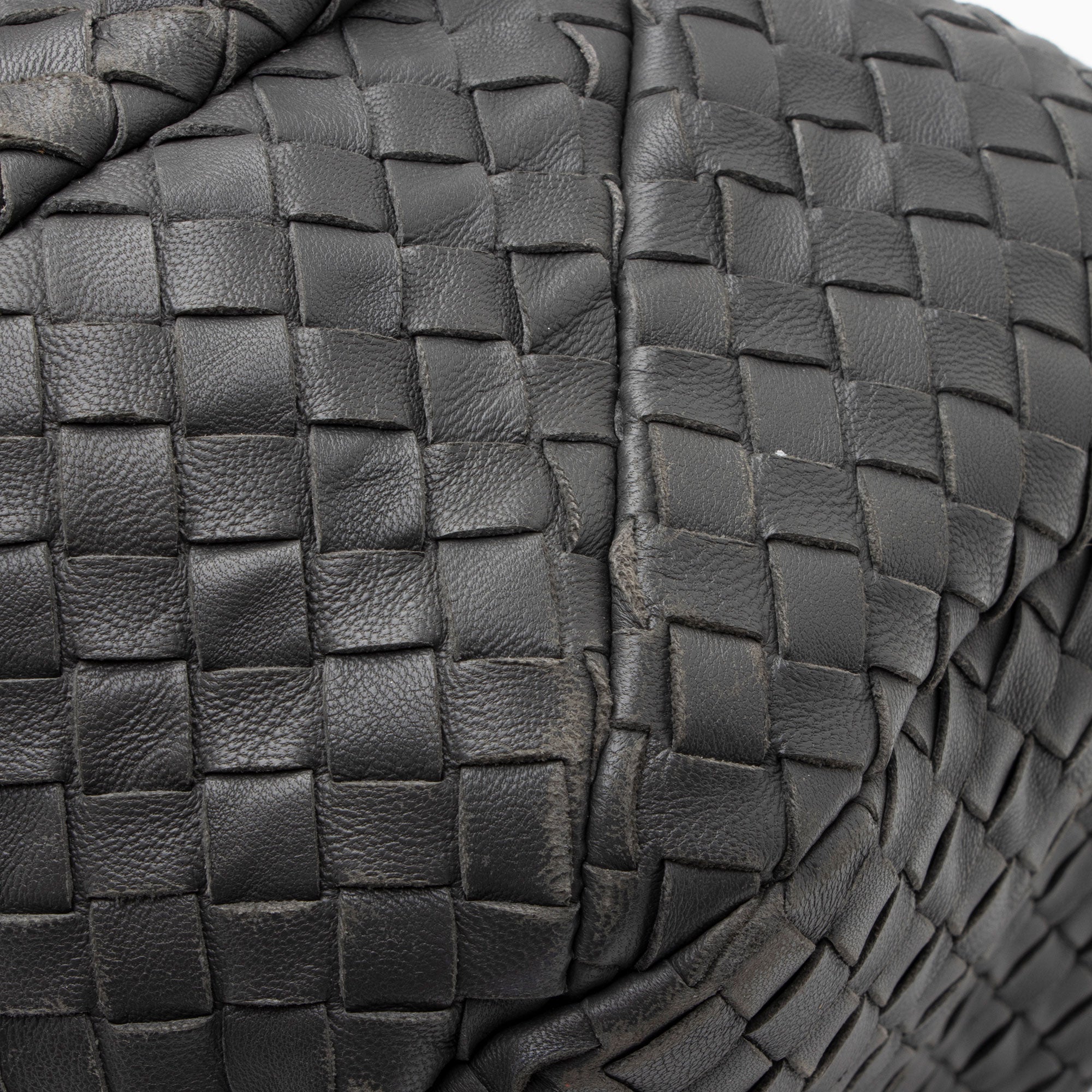 Bottega Veneta Intrecciato Nappa Campana Medium Shoulder Bag (SHF-a7yNeU)