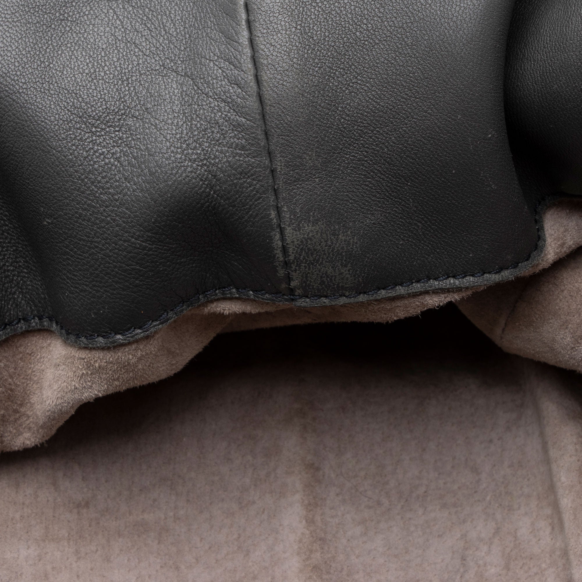 Bottega Veneta Intrecciato Nappa Campana Medium Shoulder Bag (SHF-a7yNeU)