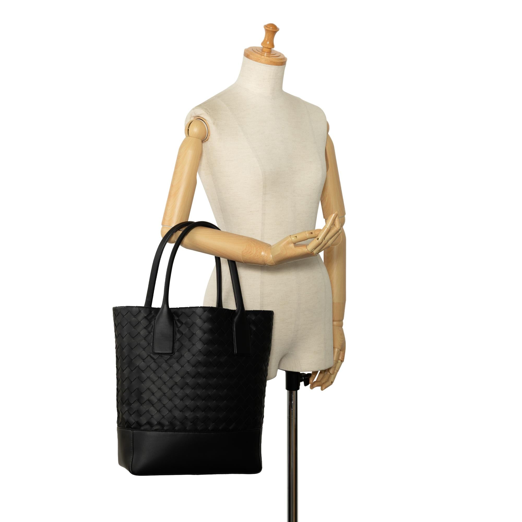 Bottega Veneta Intrecciato Tote Bag (SHG-Q1swMw)