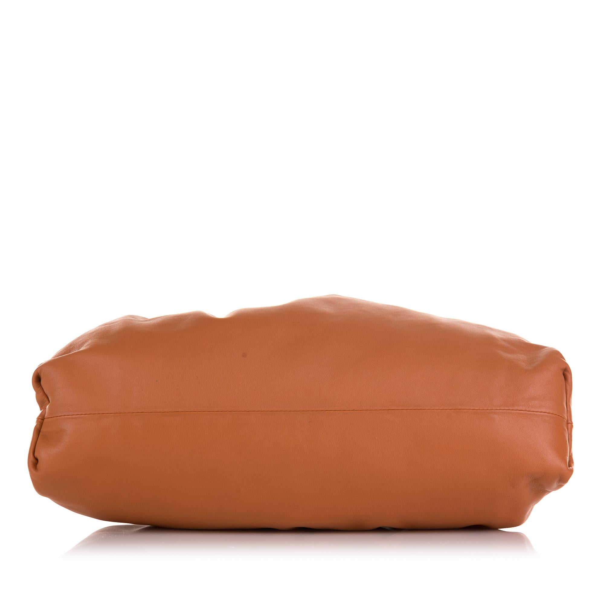 Bottega Veneta Lambskin The Pouch (SHG-hhuo2R)