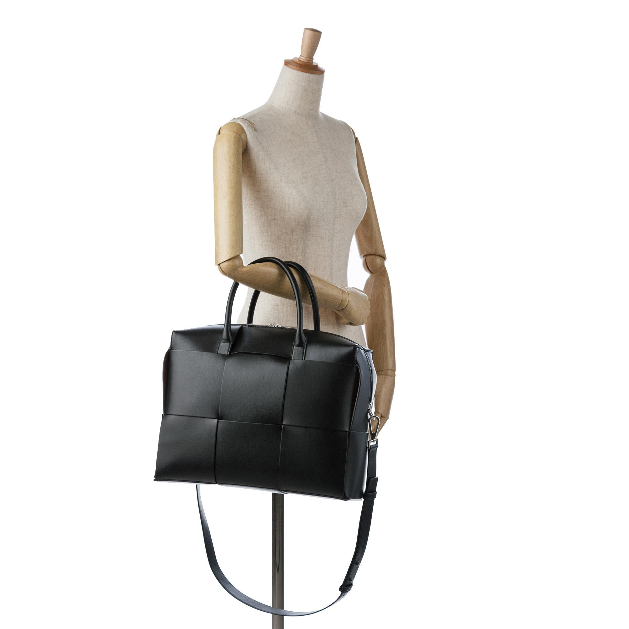 Bottega Veneta Maxi Intrecciato Arco Briefcase (SHG-GSkGKV)