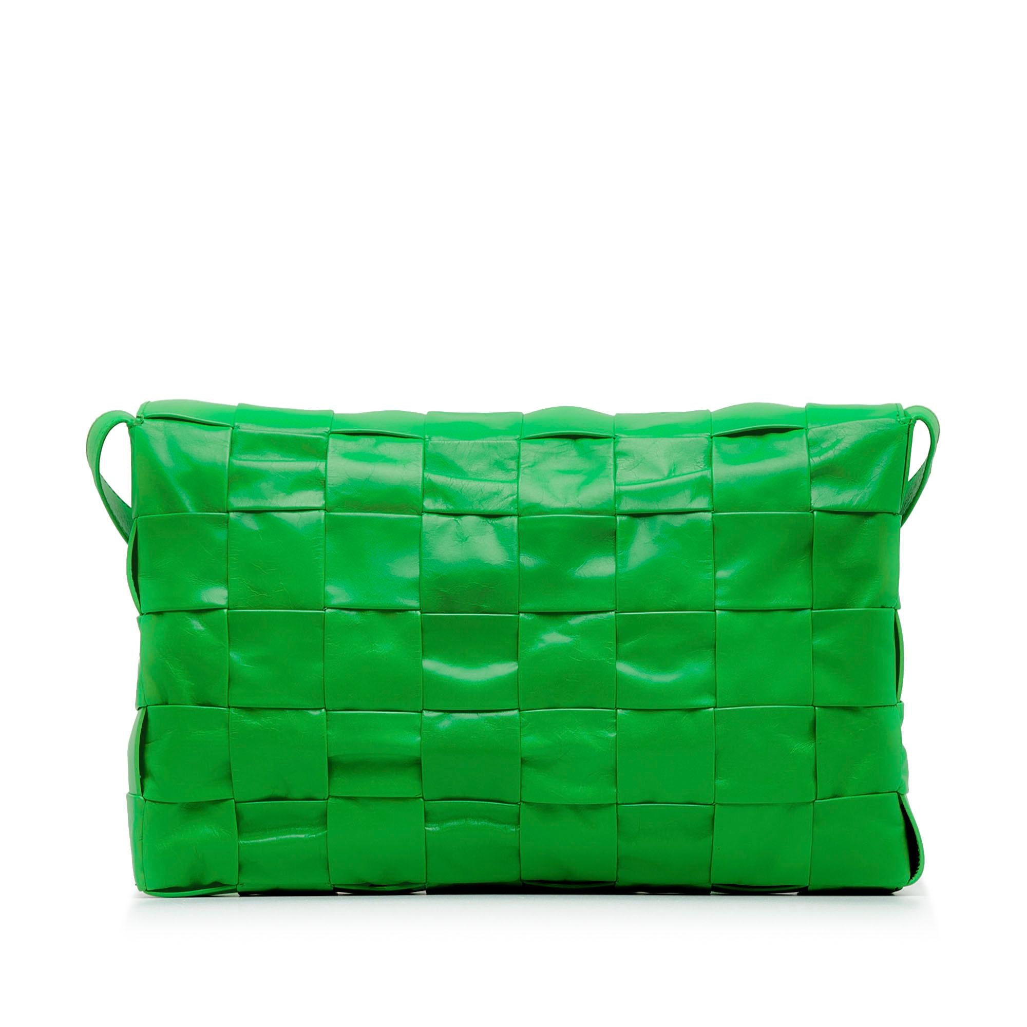 Bottega Veneta Maxi Nappa Intrecciato Cassette Crossbody (SHG-YggedA)