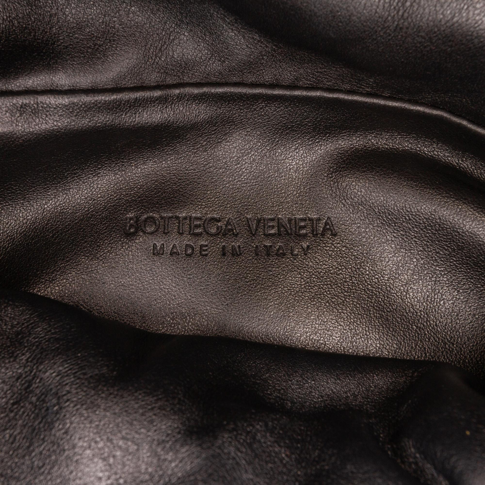 Bottega Veneta Medium The Pouch (SHG-WWLWsF)