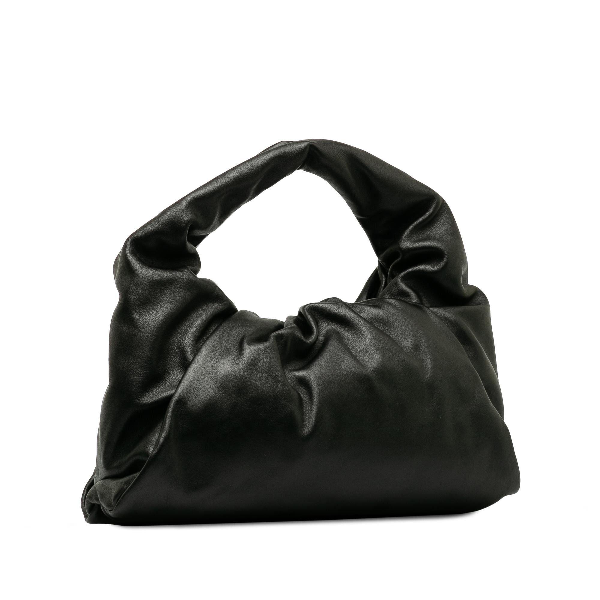 Bottega Veneta Medium The Shoulder Pouch (SHG-Ob0Yvz)