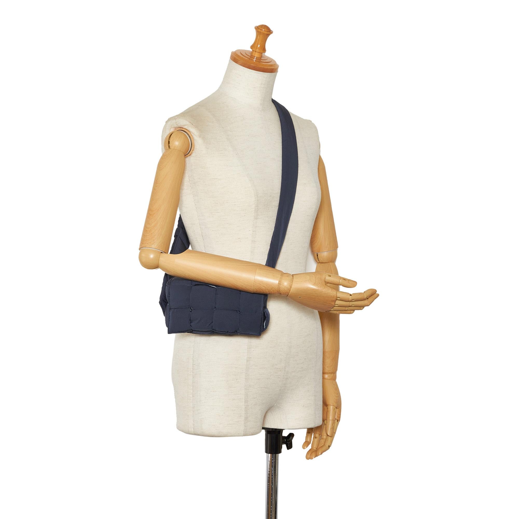 Bottega Veneta Padded Tech Cassette Crossbody (SHG-e9rzUL)