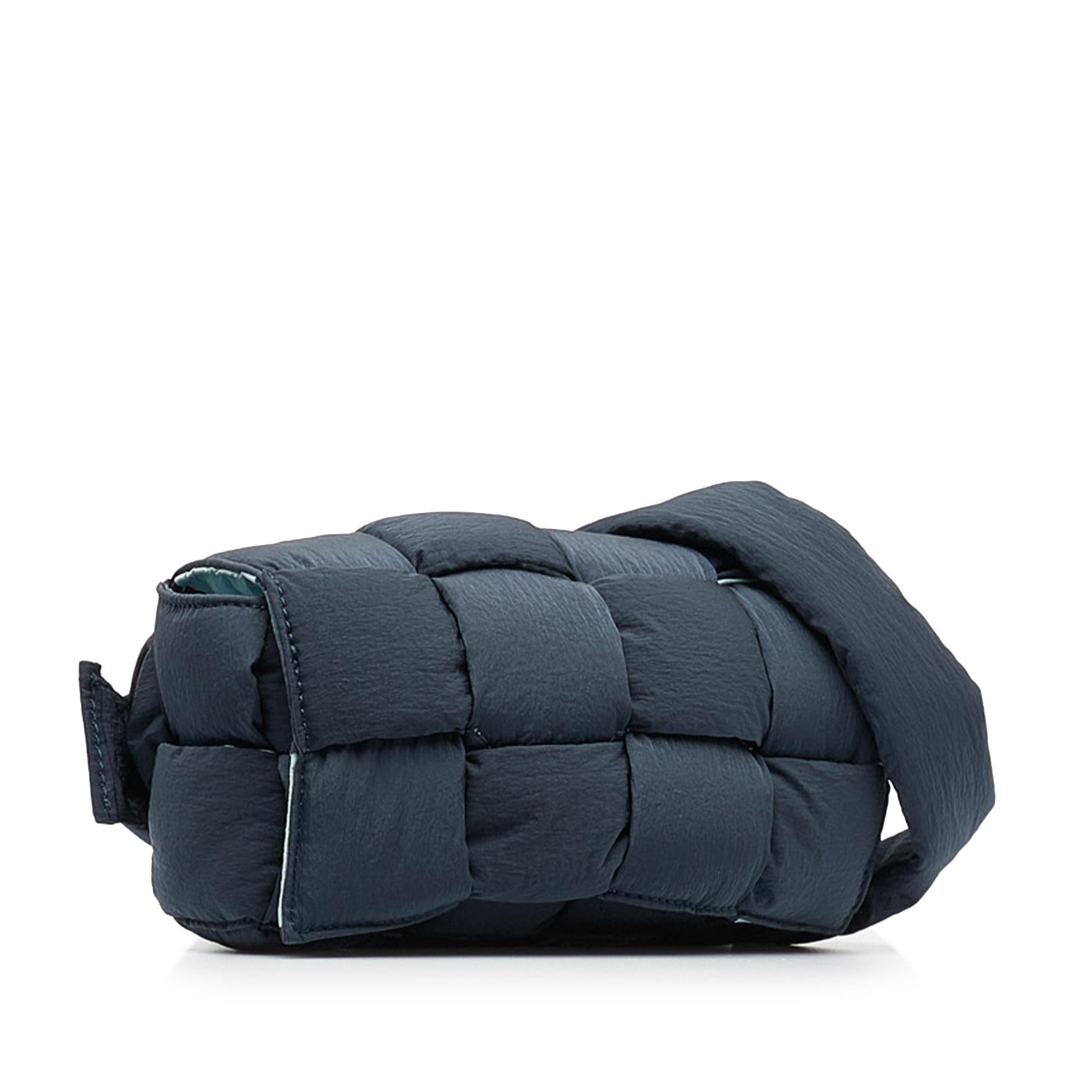 Bottega Veneta Padded Tech Cassette Crossbody (SHG-e9rzUL)