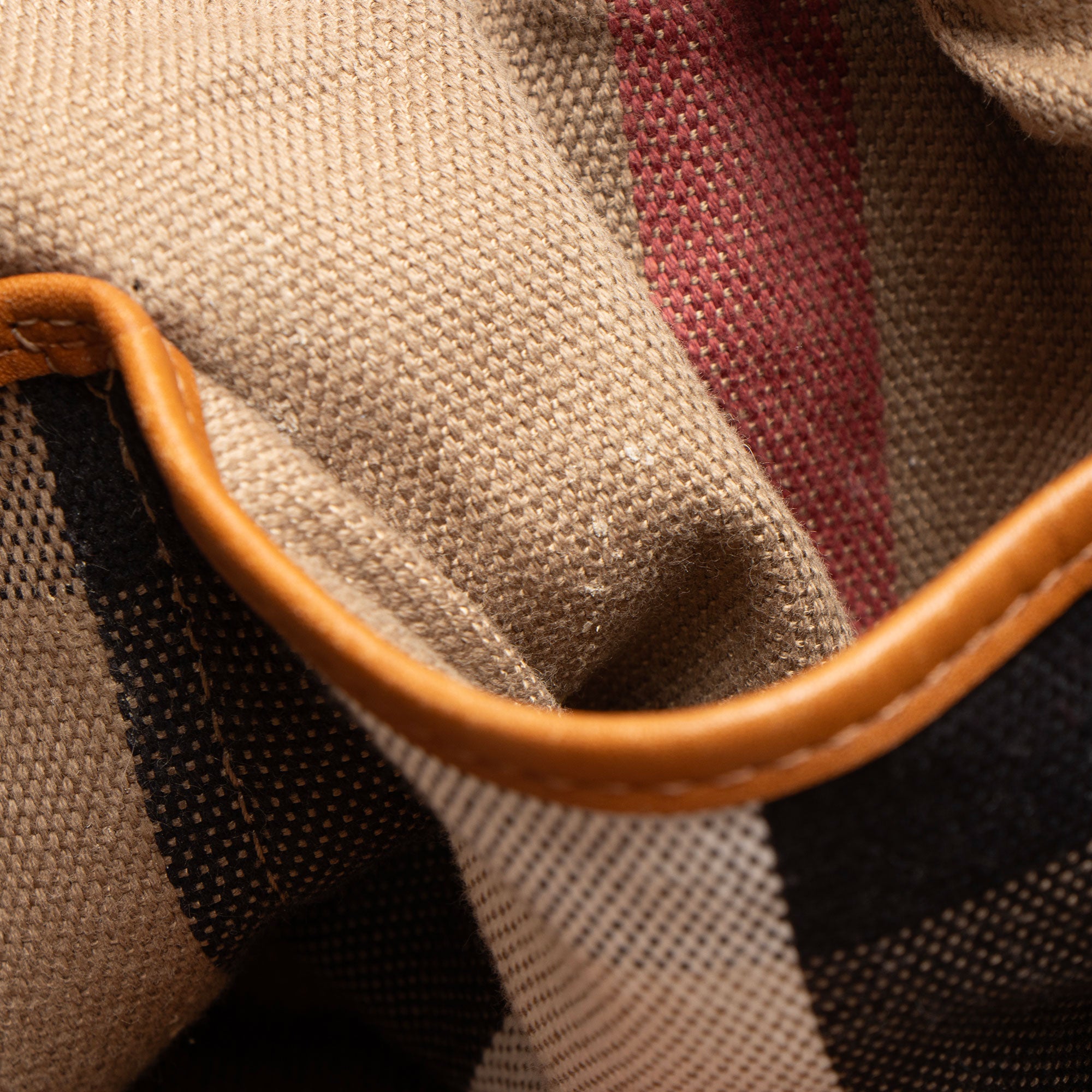 Burberry Calfskin House Check Maidstone Small Shoulder Bag (SHF-GIU47v)