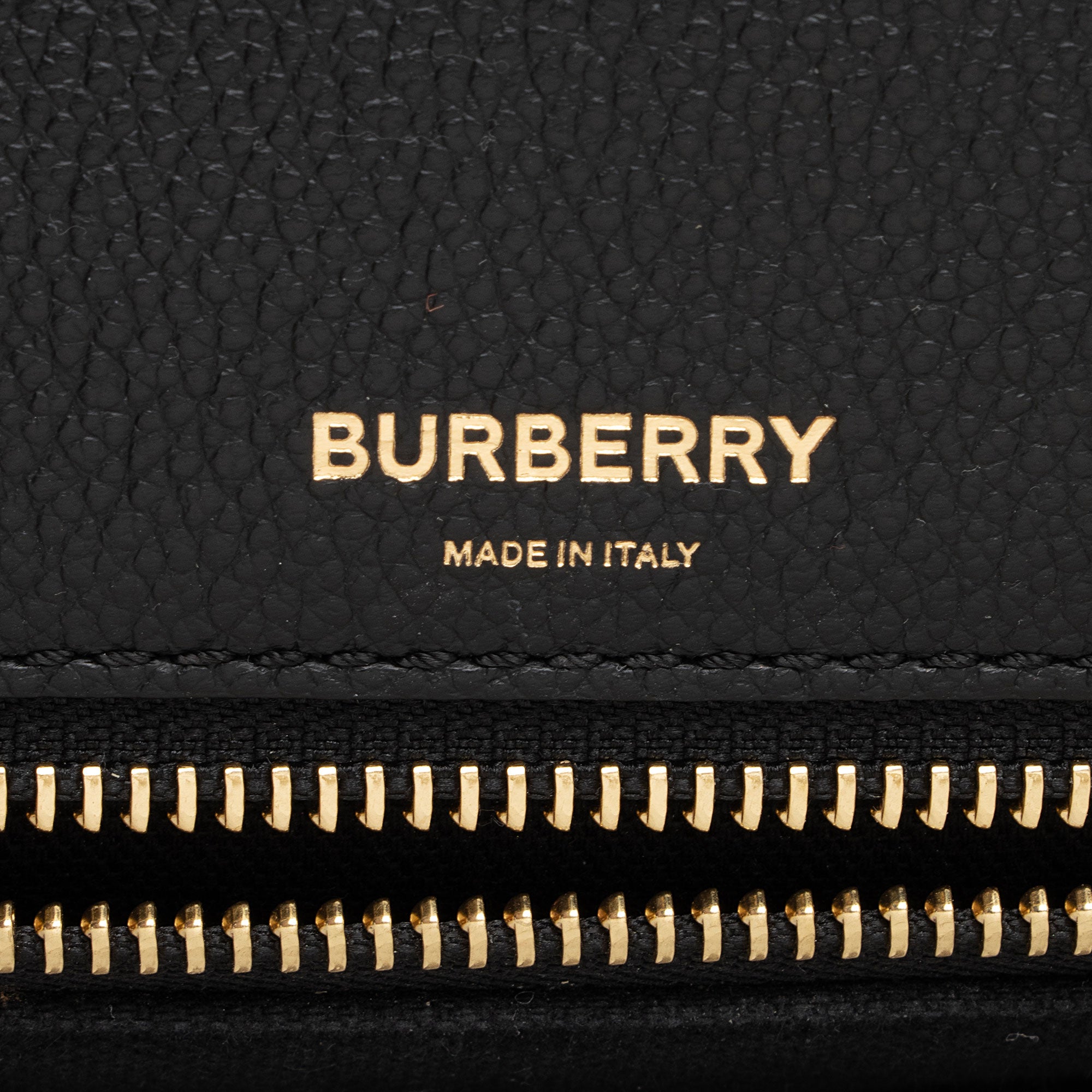 Burberry Calfskin Title Medium Tote (SHF-9V2VK1)