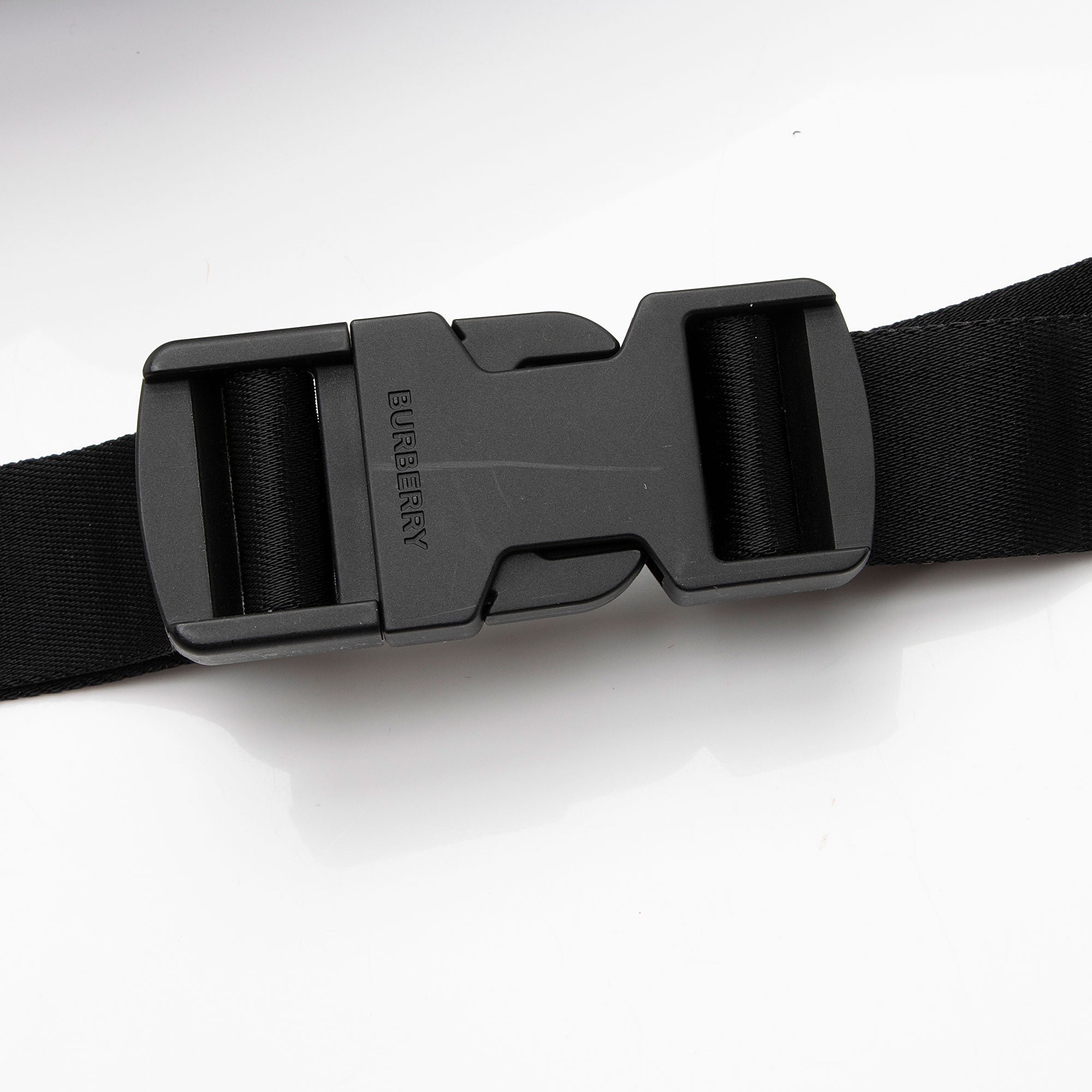 Burberry Econyl Logo Cannon Small Bumbag (SHF-6U7Stx)