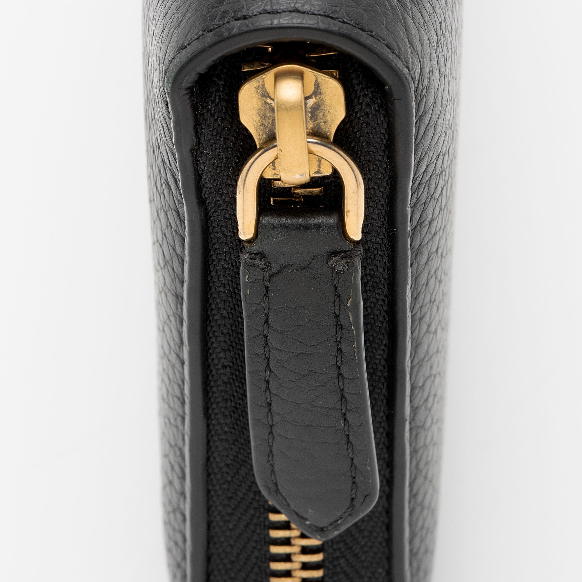 Burberry Embossed Grainy Calfskin Zip Around Wallet (SHF-qMp2HV)