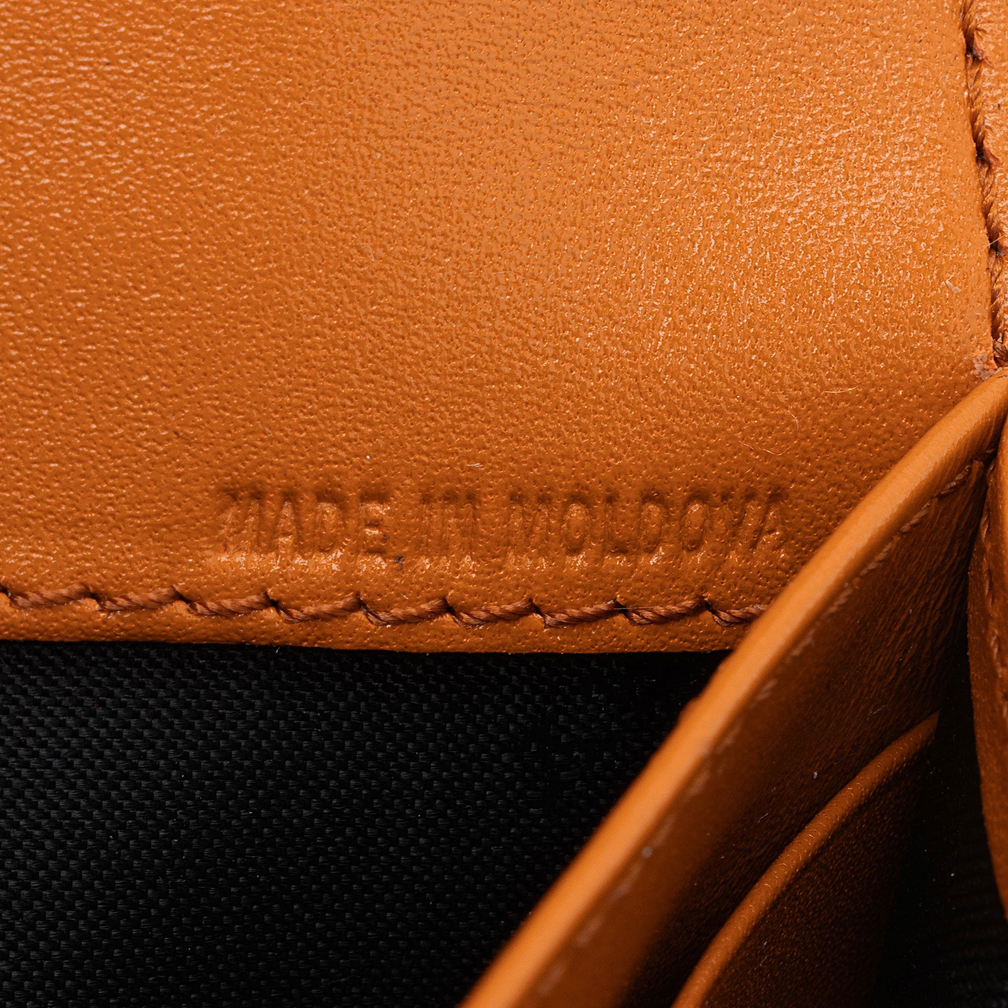 Burberry Embossed Leather Porter Wallet (SHF-QF78fN)