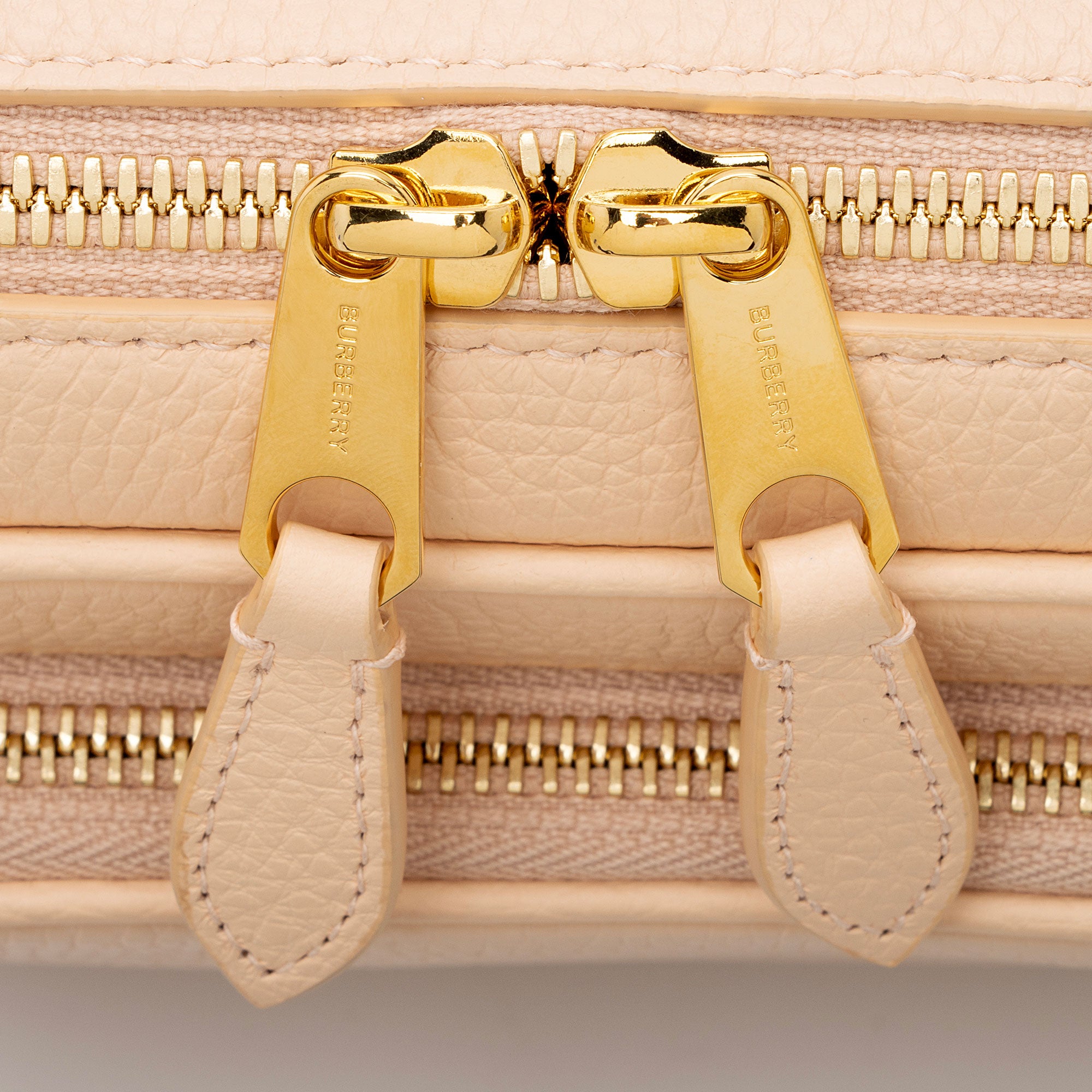 Burberry Grained Calfskin Small Camera Bag (SHF-Vj0hR8)