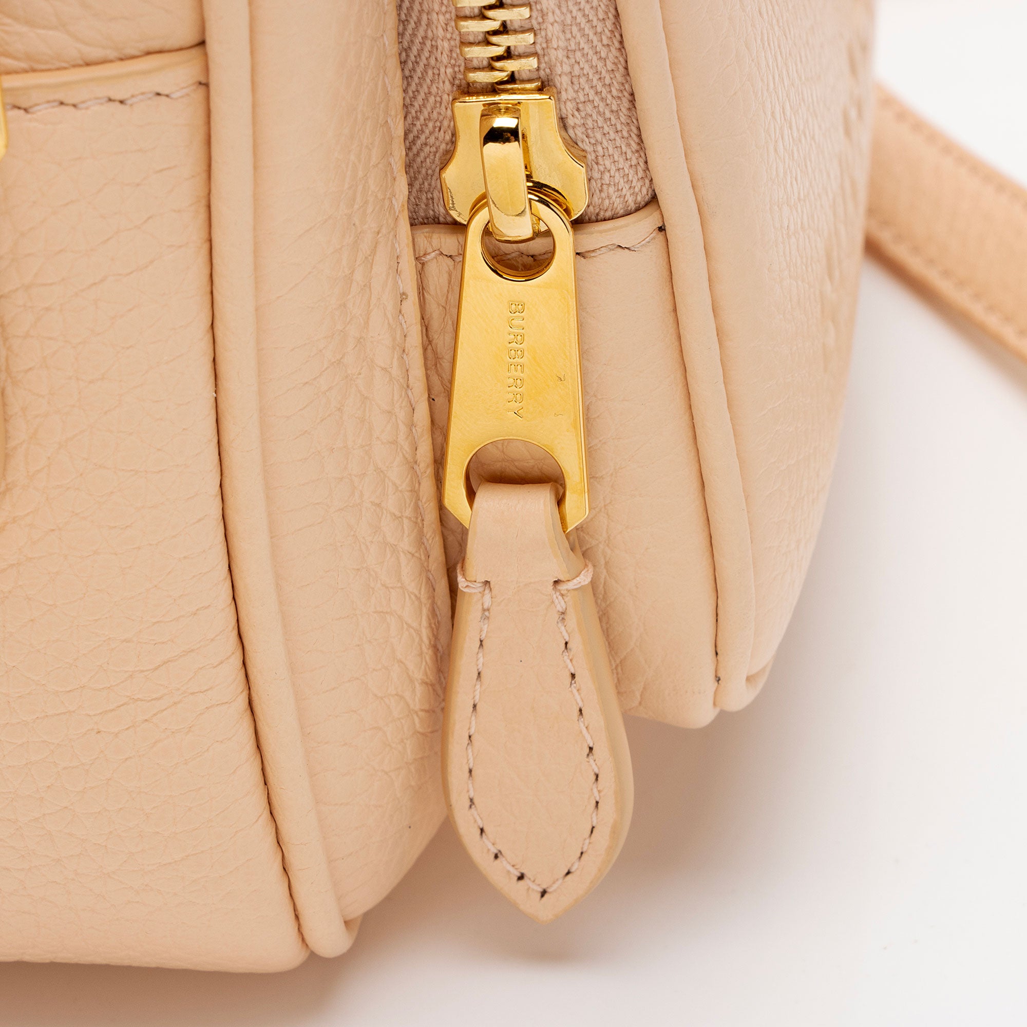 Burberry Grained Calfskin Small Camera Bag (SHF-Vj0hR8)