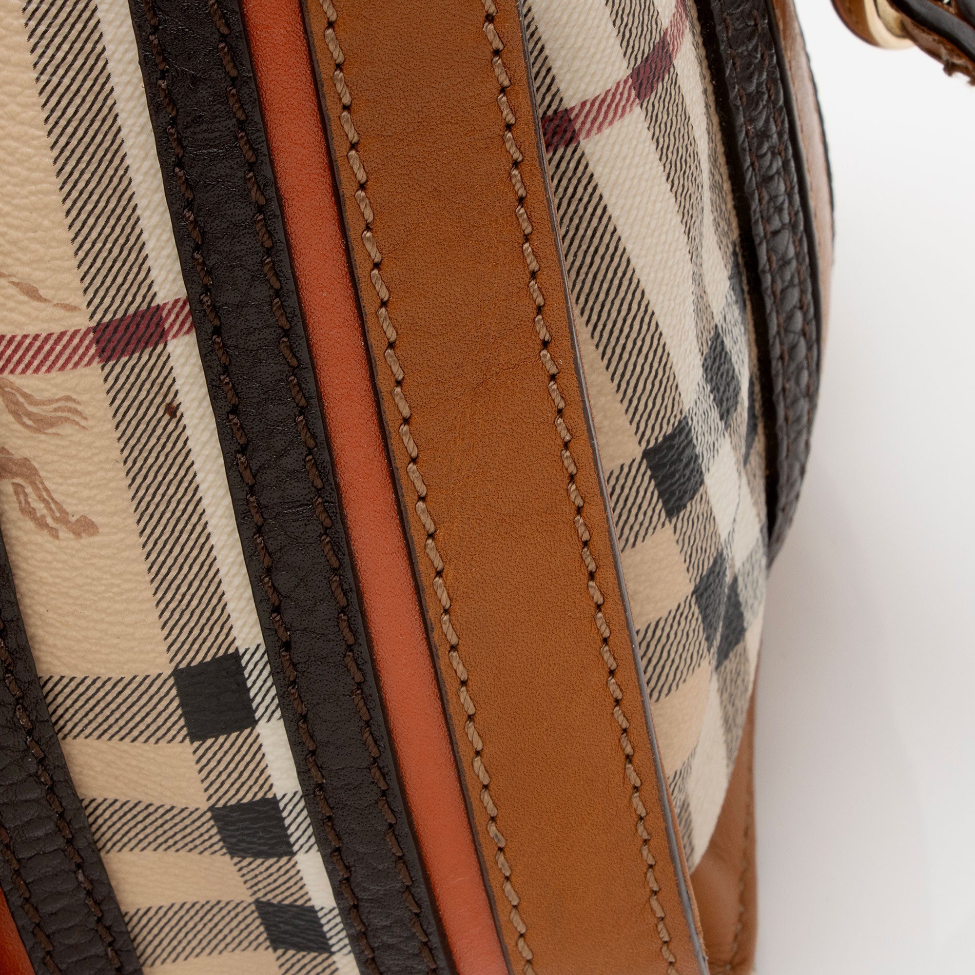 Burberry Haymarket Check Alchester Buckle Medium Bowling Bag (SHF-JHqu0h)