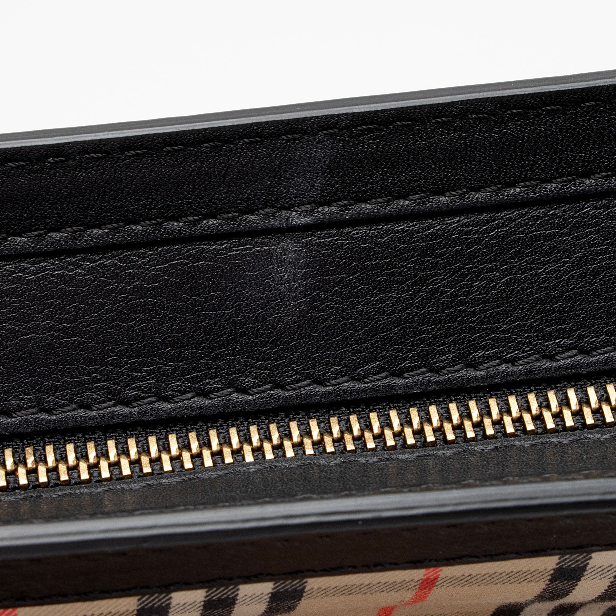 Burberry Vintage Check 1983 Link Zip Tote (SHF-DCHhVW)