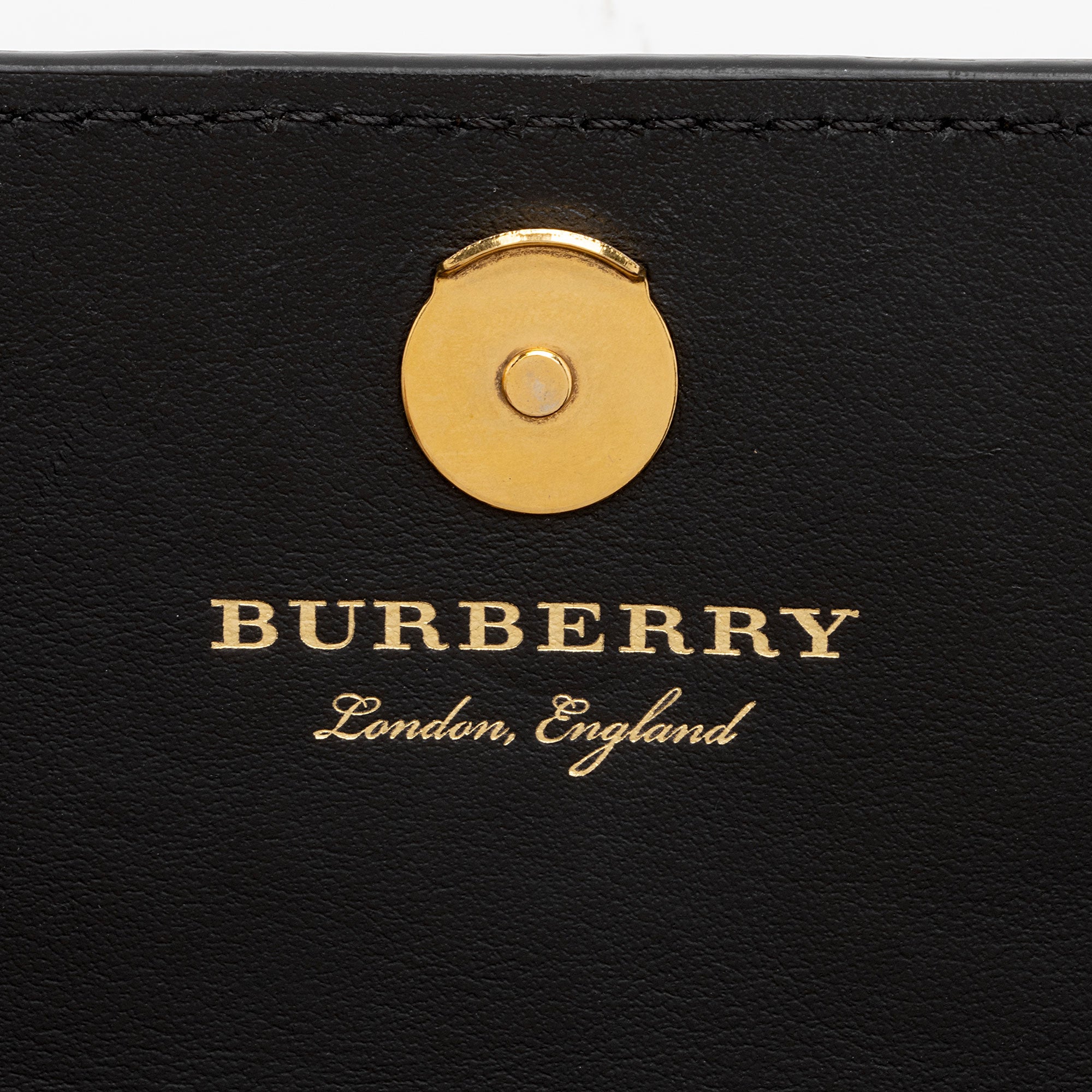 Burberry House Check Henley Chain Wallet (SHF-OabVyk)