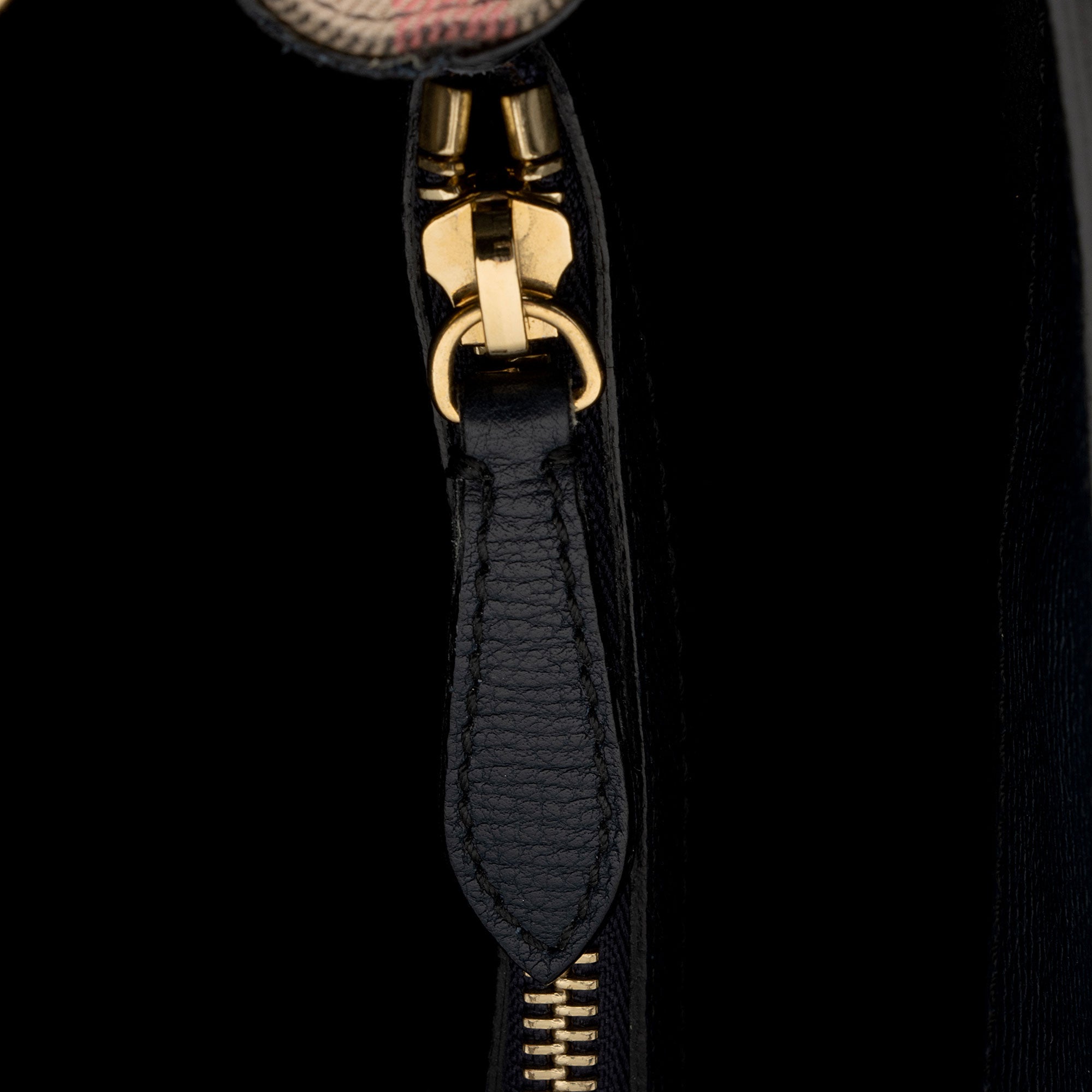 Burberry House Check Leather Banner Medium Tote (SHF-8z38Ea)