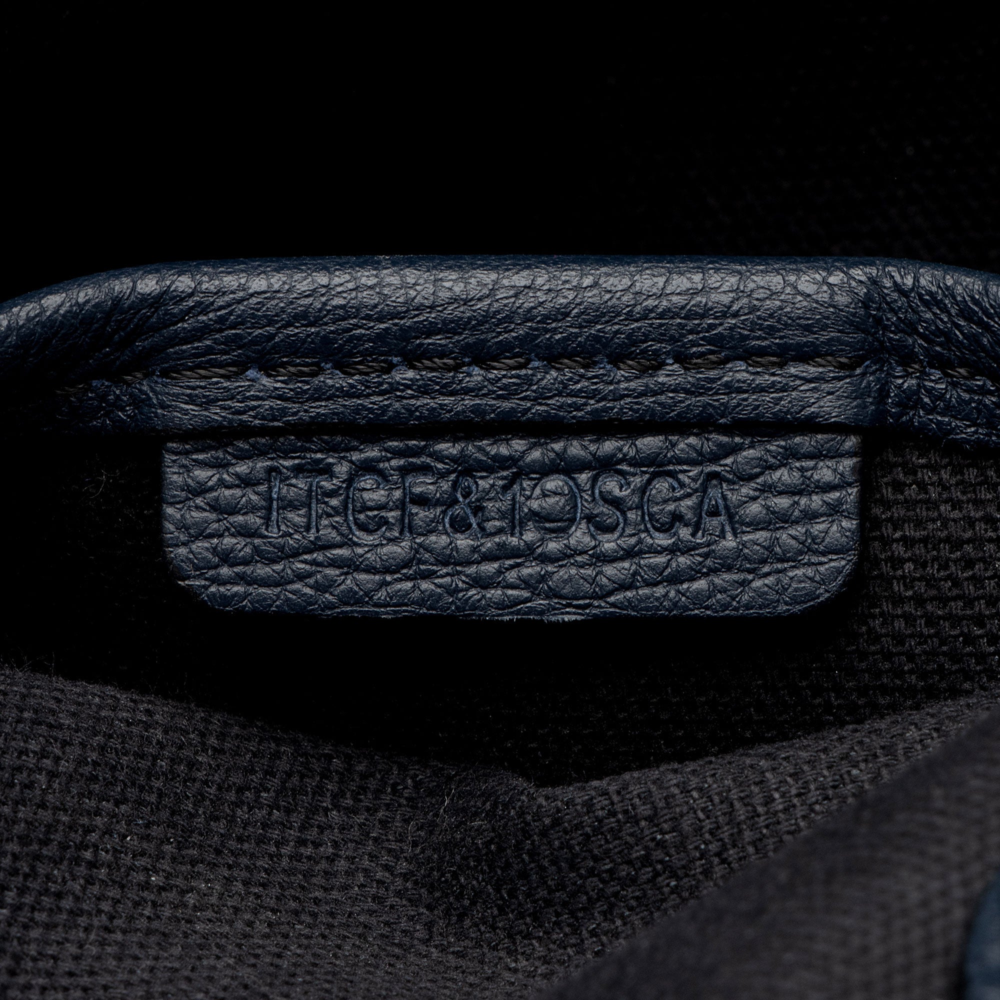 Burberry House Check Leather Banner Medium Tote (SHF-8z38Ea)