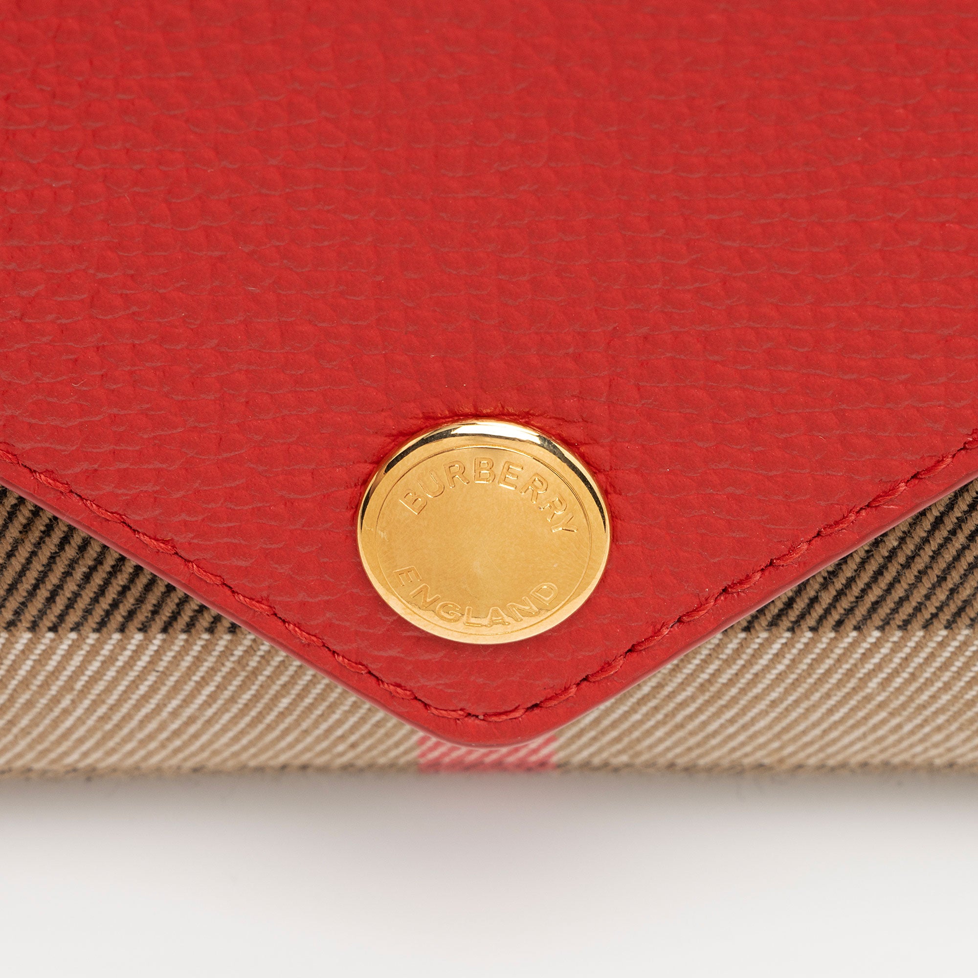 Burberry House Check Leather Hannah Wallet on Strap (SHF-eQV5N5)