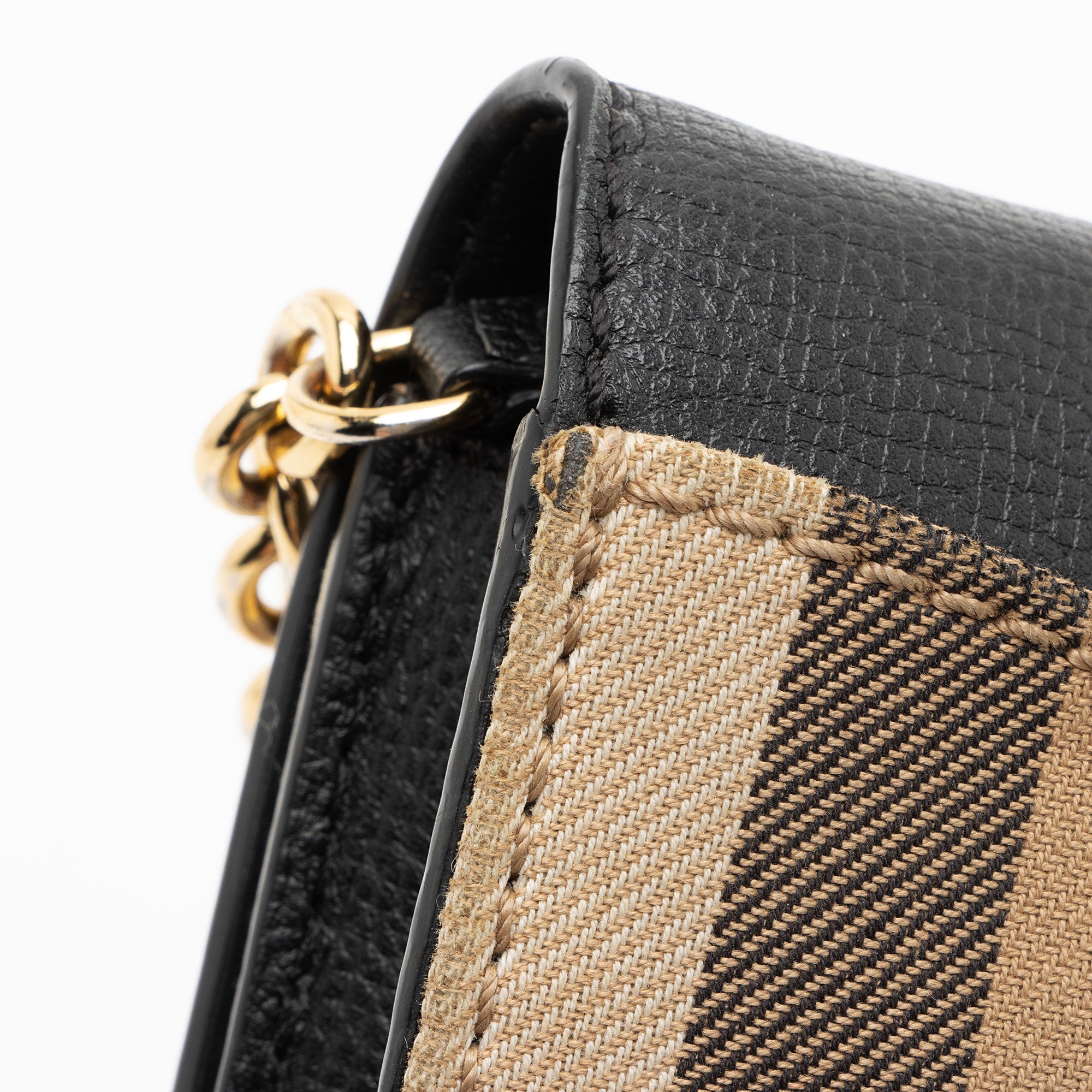Burberry House Check Wallet on Chain