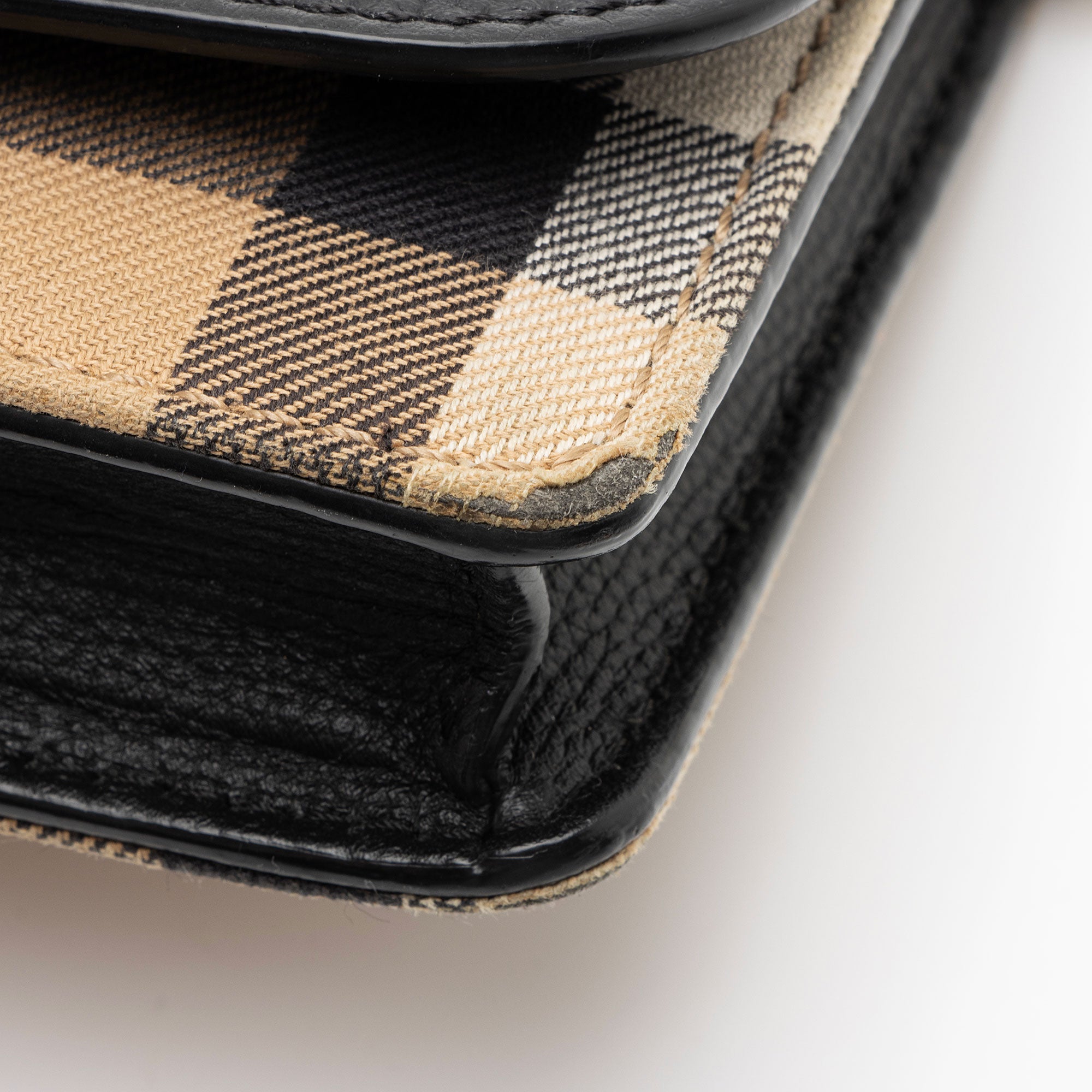 Burberry House Check Wallet on Chain