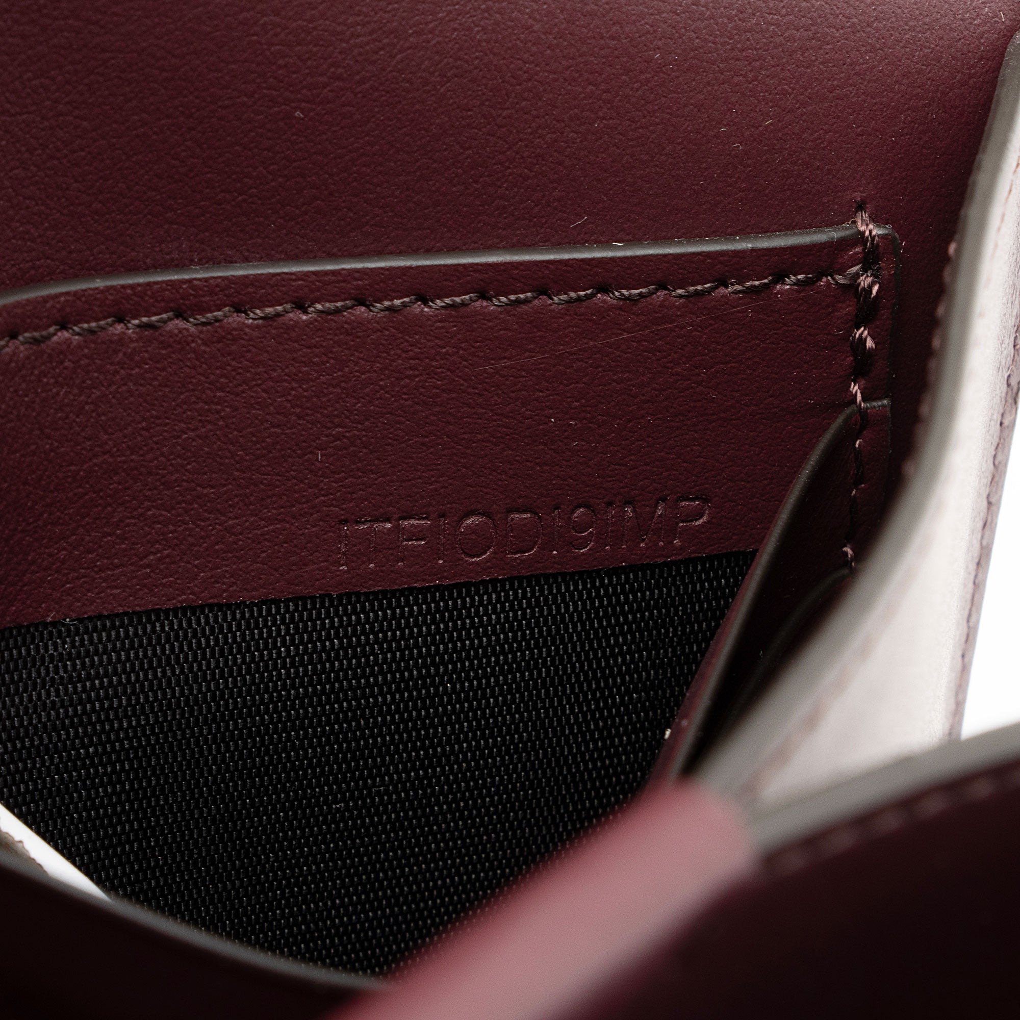 Burberry Leather Hazelmere Wallet On Strap (SHF-Dwynlj)