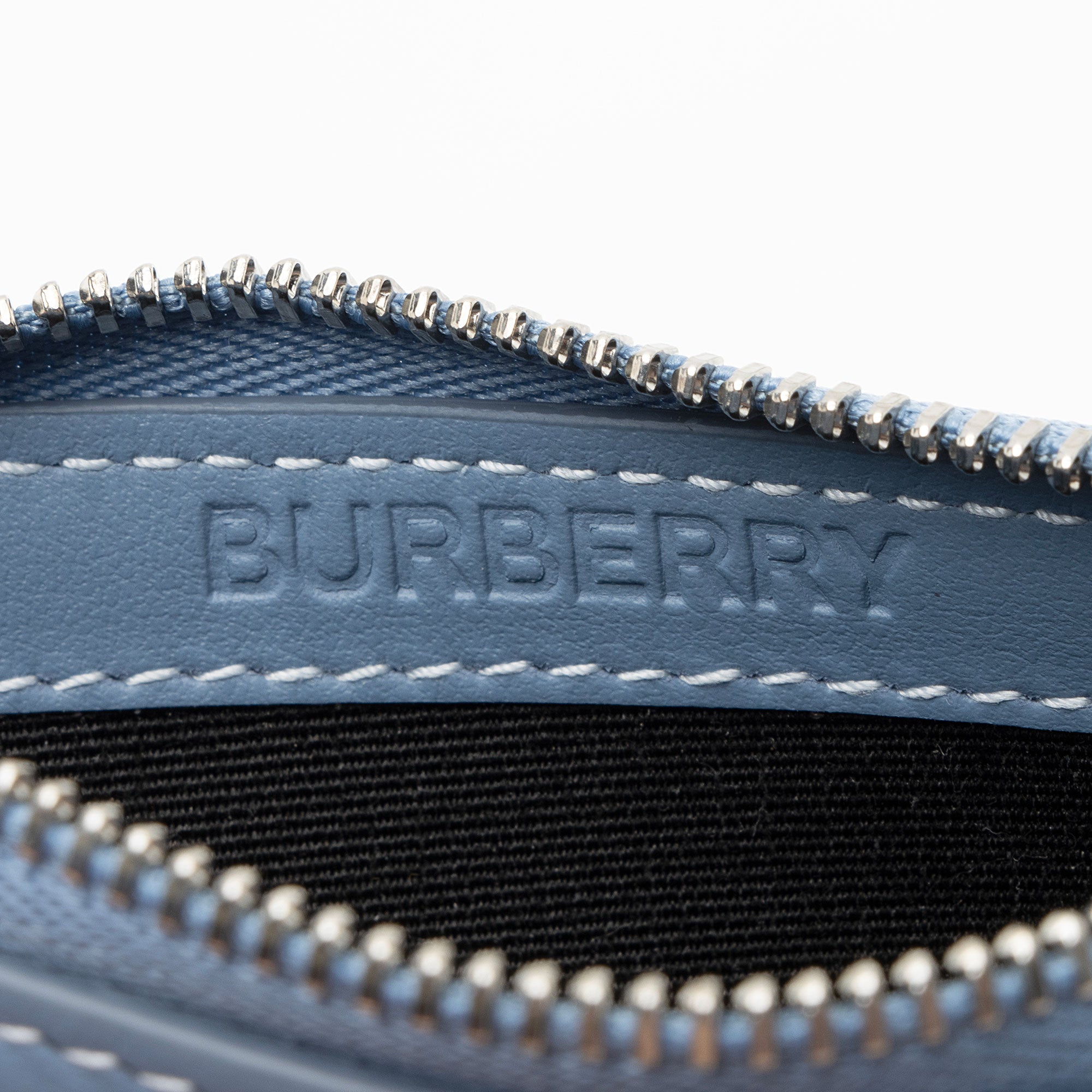 Burberry Leather Logo Alwyn Zip Card Case (SHF-pZvuMz)