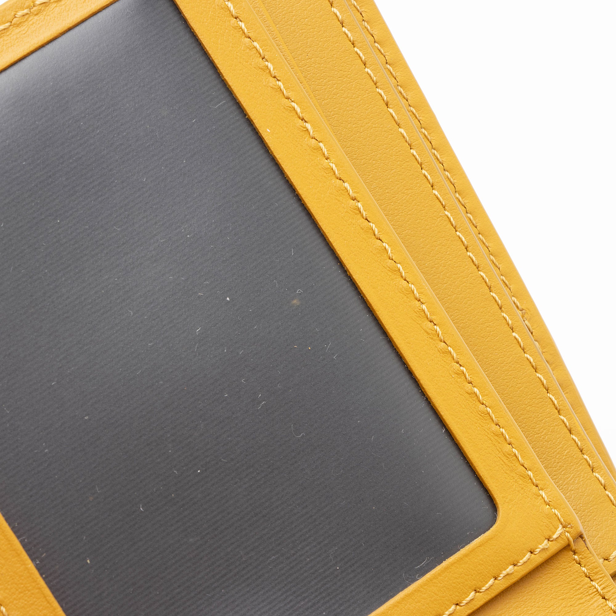 Burberry Leather Logo Bi-Fold Wallet (SHF-6J3R2b)