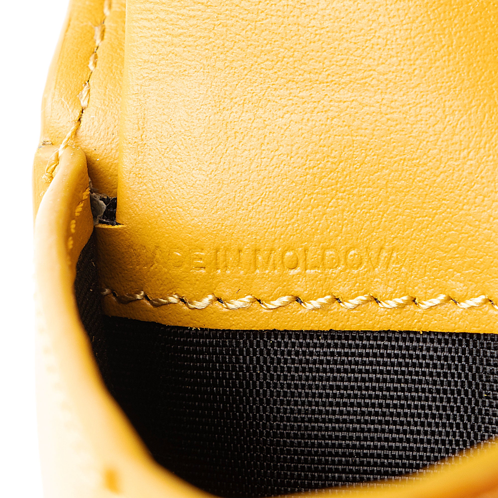 Burberry Leather Logo Bi-Fold Wallet (SHF-6J3R2b)