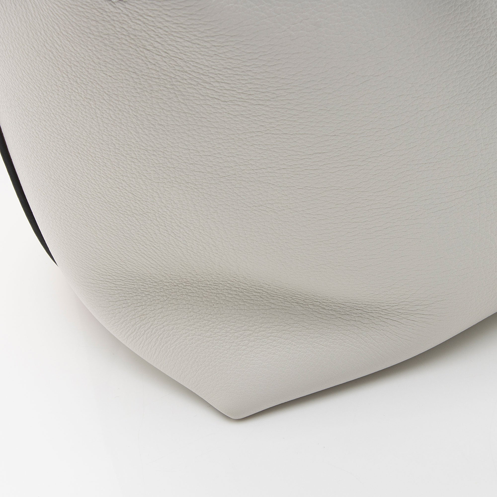 Burberry Leather Marais Medium Belted Tote (SHF-LONL0h)