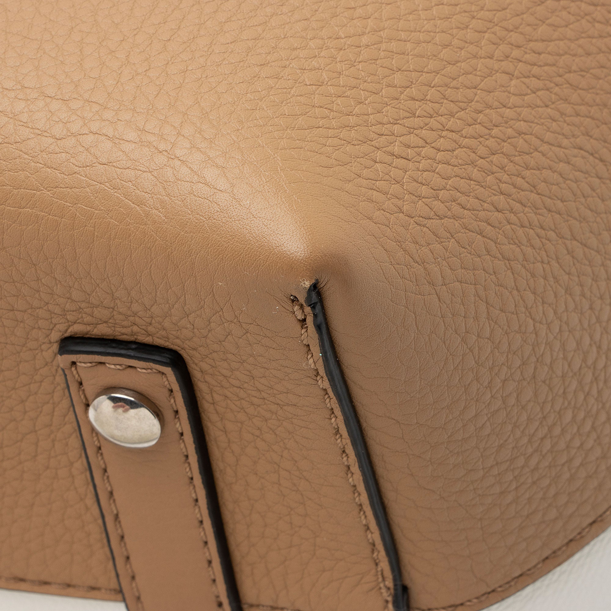 Burberry Leather Marais Medium Belted Tote (SHF-LONL0h)