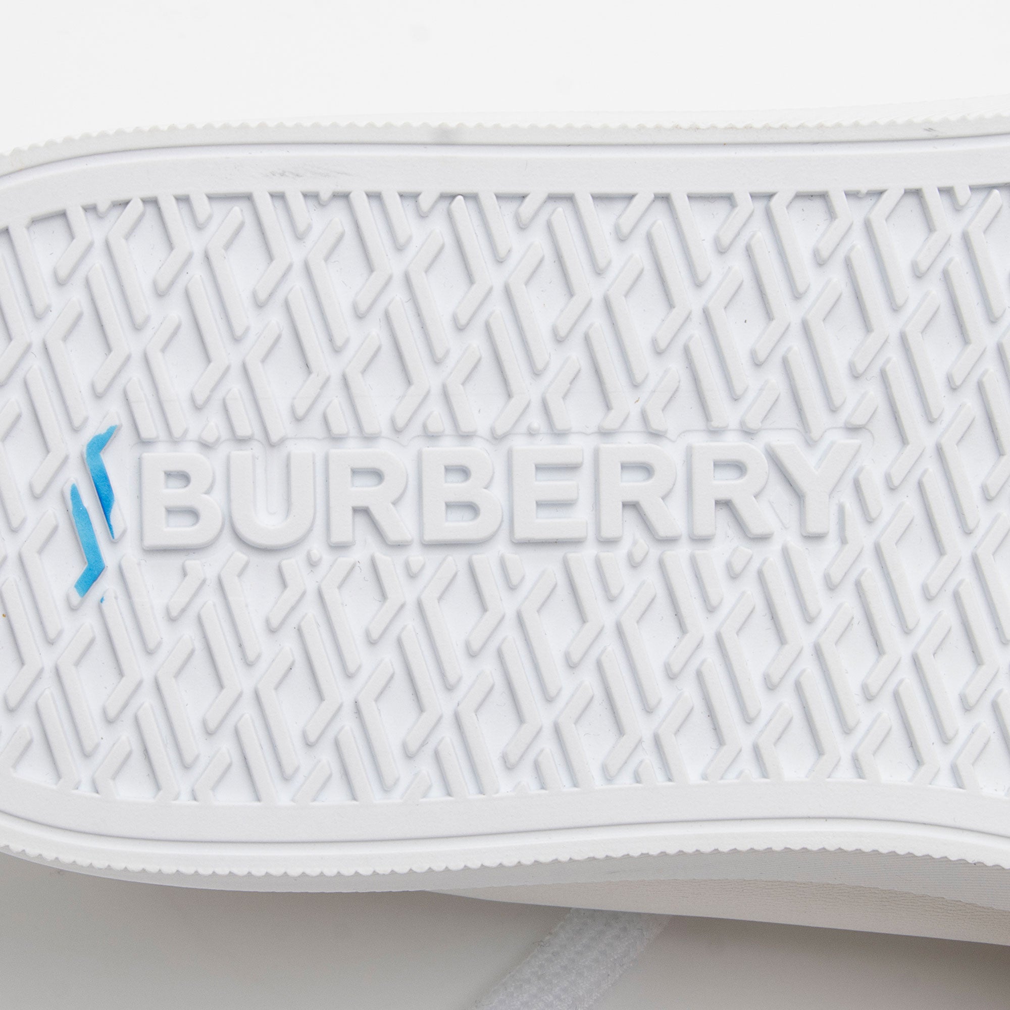 Burberry Leather Salmond Sneakers - Size 7.5 / 37.5 (SHF-ndax0p)