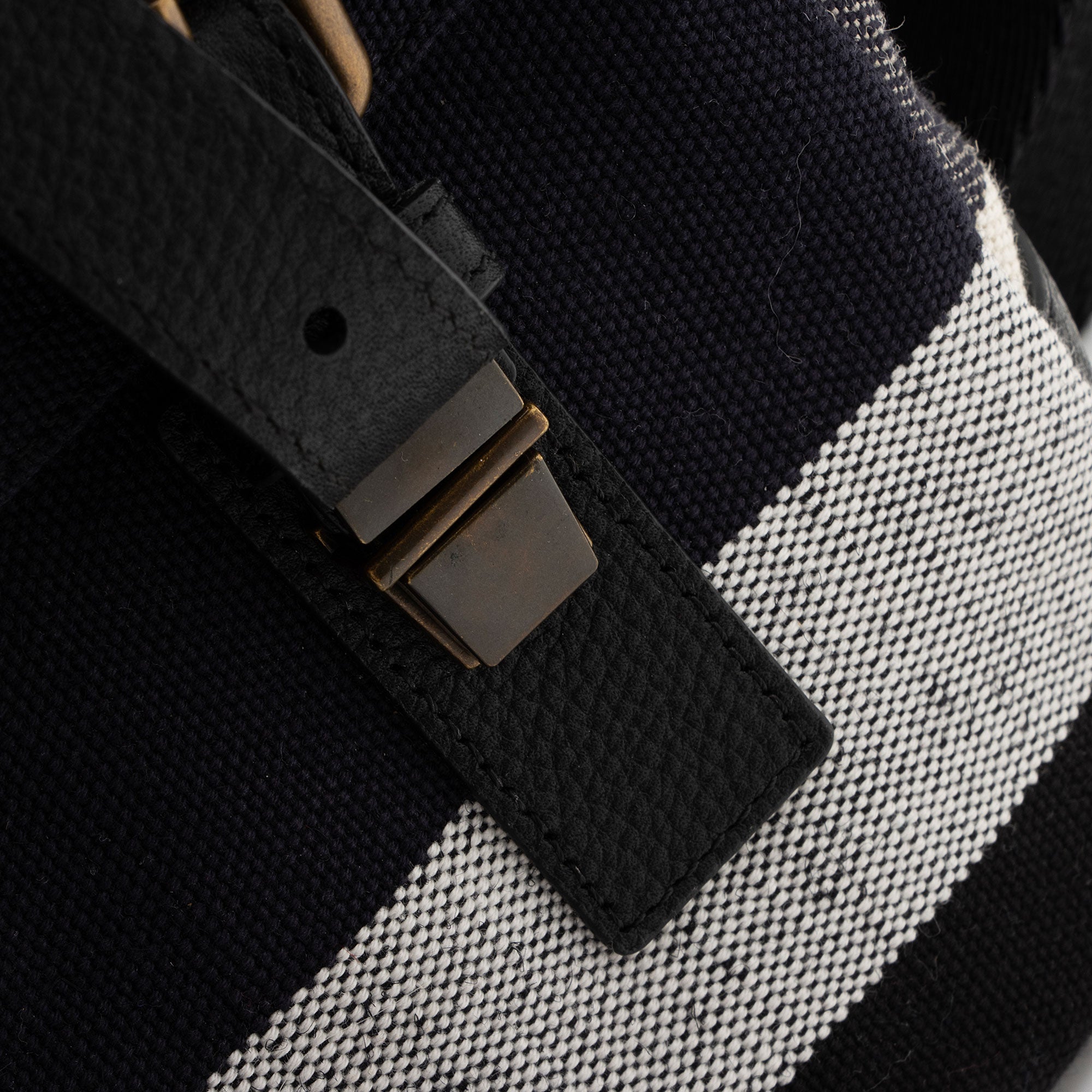 Burberry Mega Check Baildon Messenger Bag (SHF-NwBU5T)