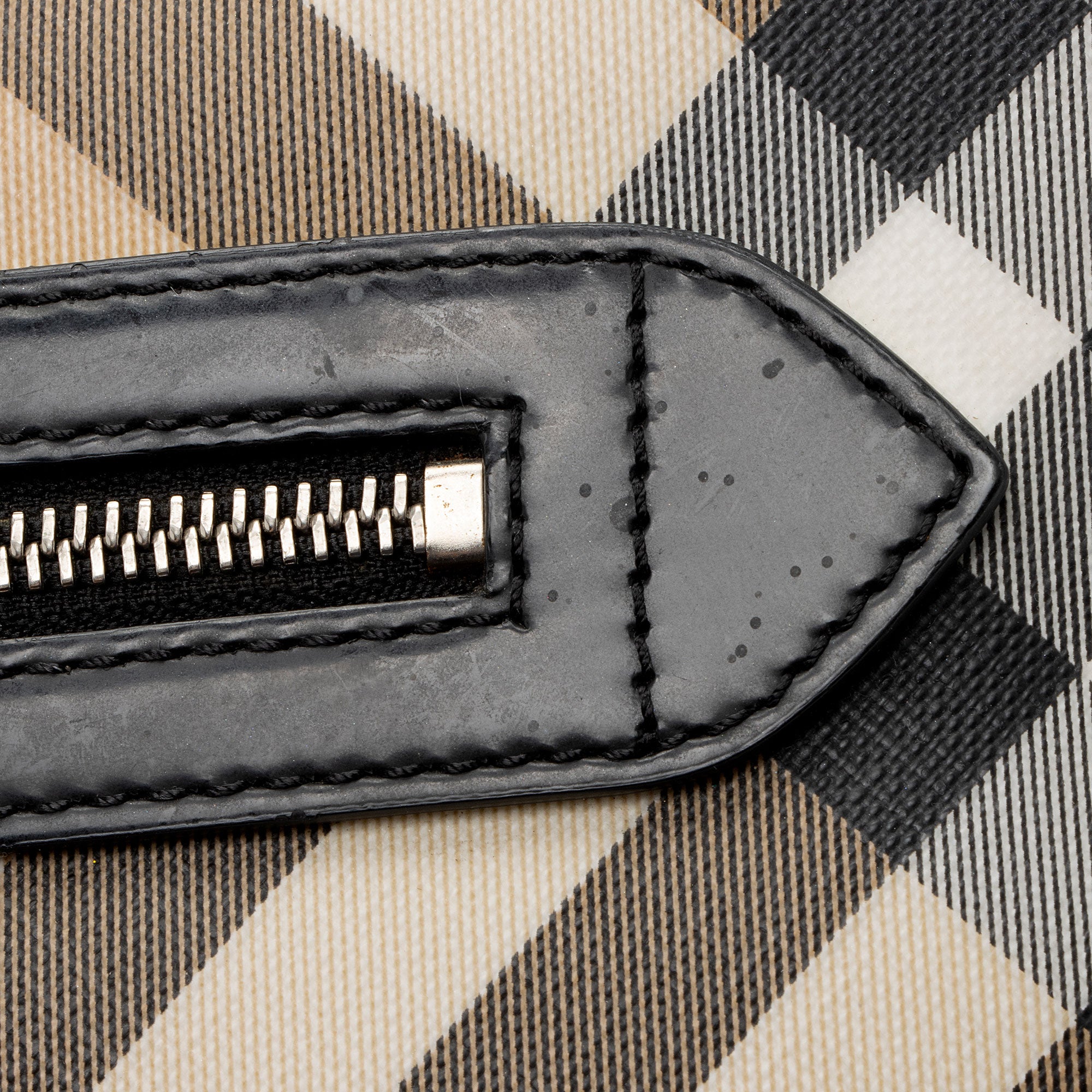 Burberry Nova Check Pocket Shoulder Bag (SHF-20RhJj)