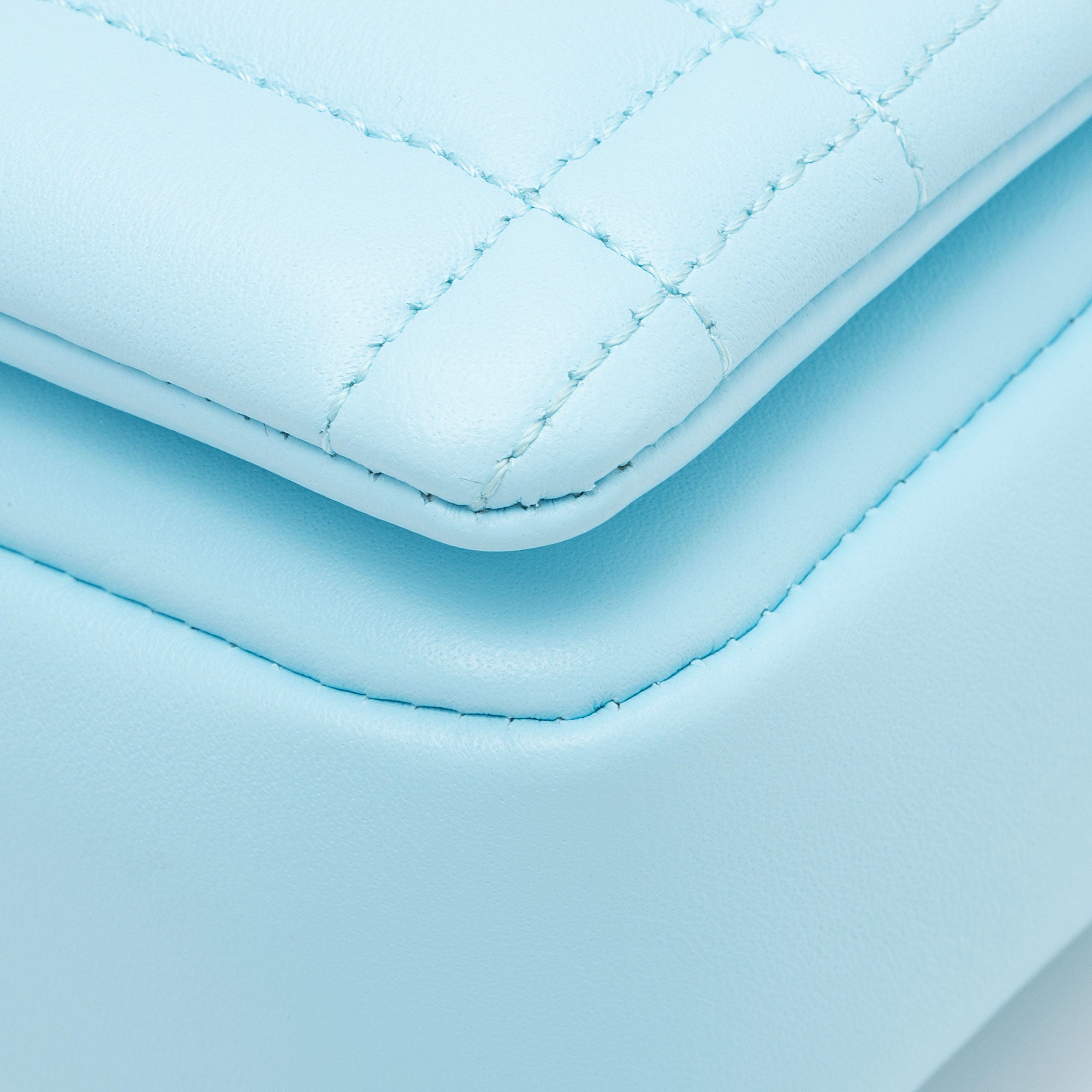 Burberry Quilted Lambskin TB Lola Chain Small Crossbody (SHF-3UeWo9)