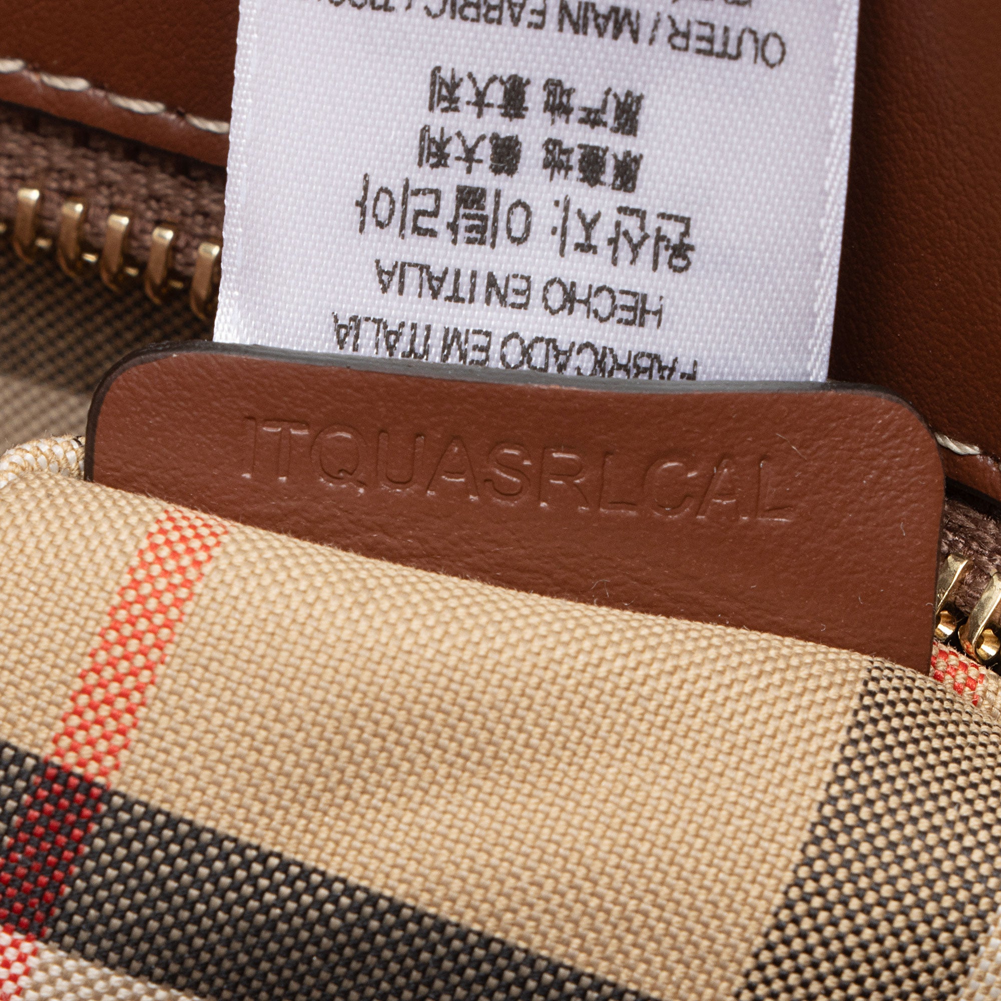 Burberry Vintage Check Smooth Calfskin Title Small Tote (SHF-6YrXPu)