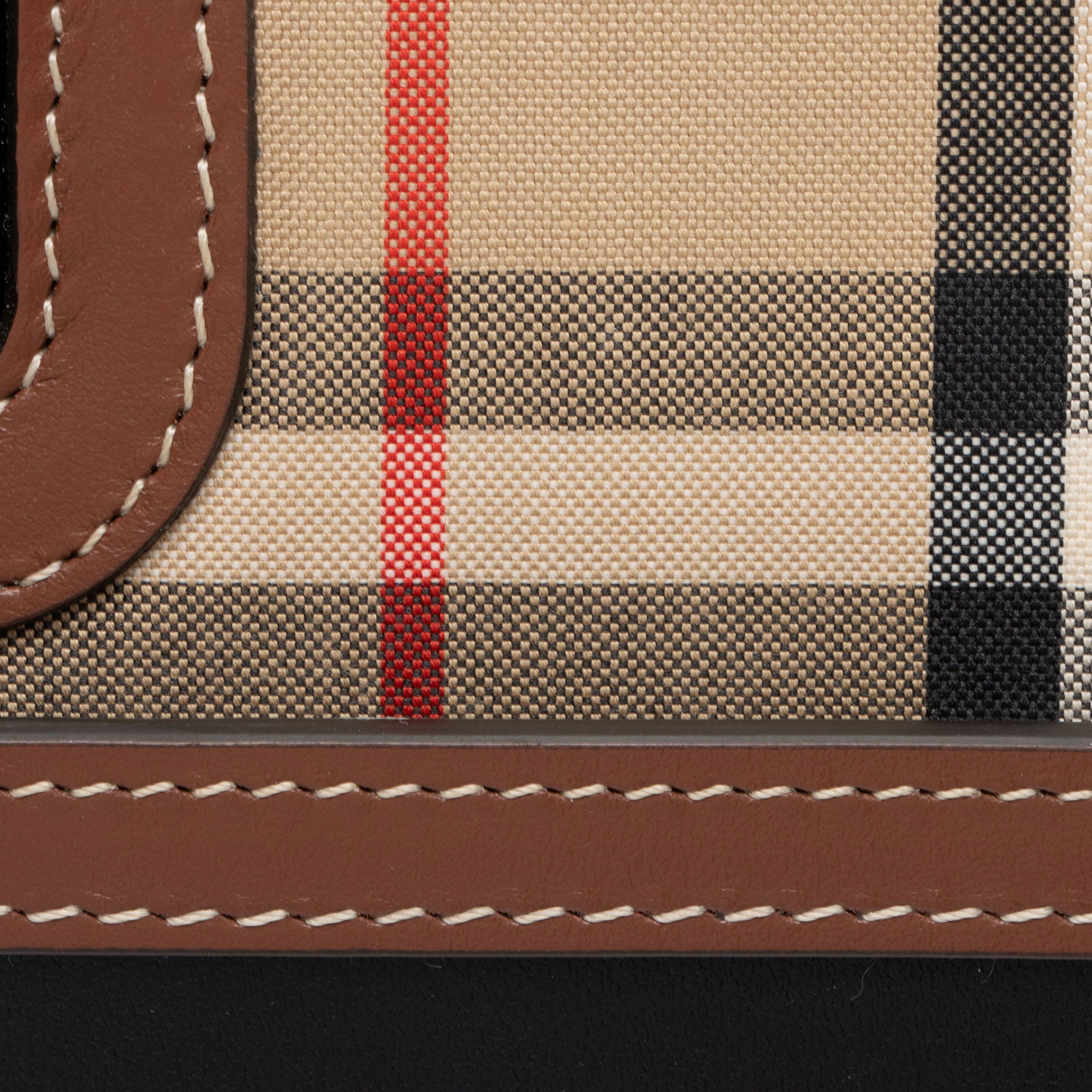 Burberry Vintage Check Smooth Calfskin Title Small Tote (SHF-6YrXPu)