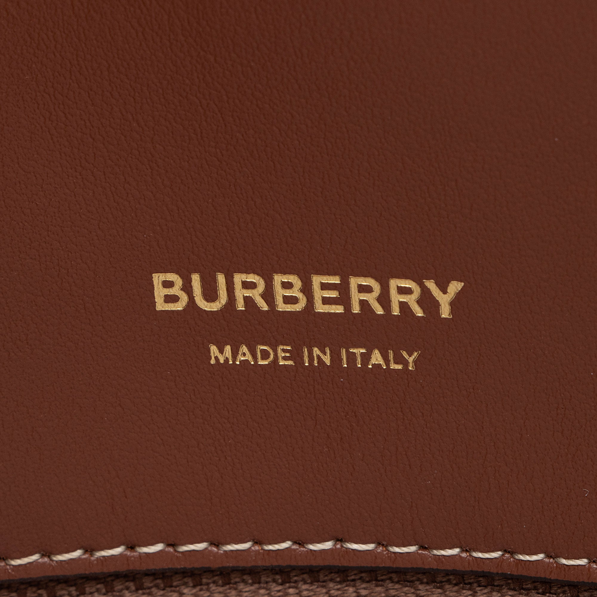 Burberry Vintage Check Smooth Calfskin Title Small Tote (SHF-6YrXPu)